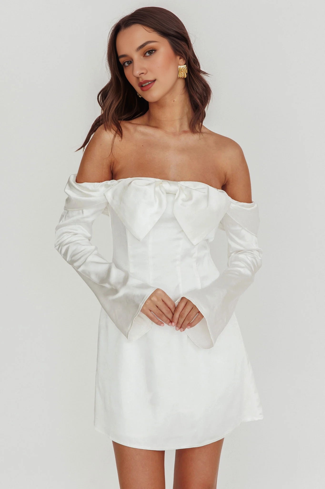 Gorgeous off shoulder silhouette mini long sleeved bow invisible back zipper Homecoming Dresses