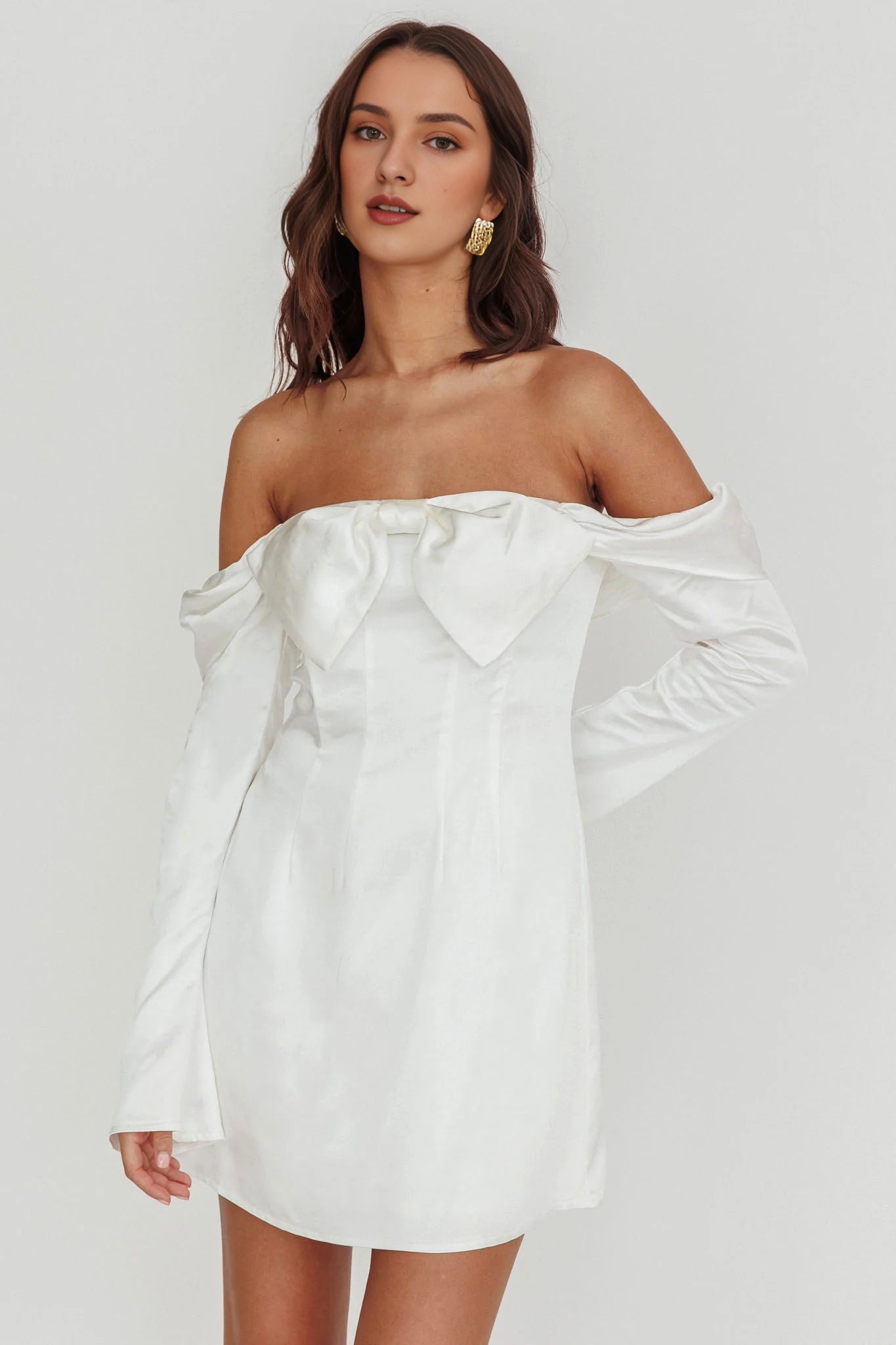 Gorgeous off shoulder silhouette mini long sleeved bow invisible back zipper Homecoming Dresses