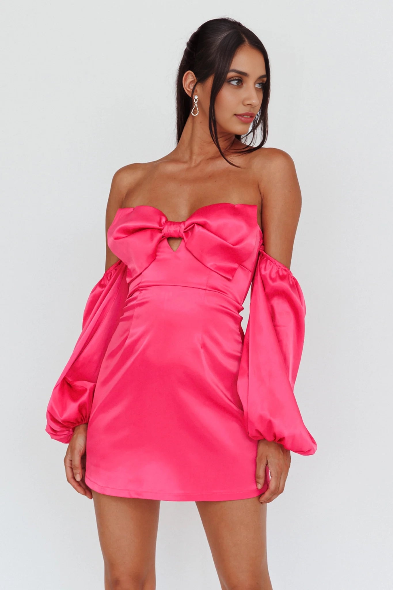 Gorgeous satin mini lining butterfly condensation shoulder long sleeved back with zipper Homecoming Dresses
