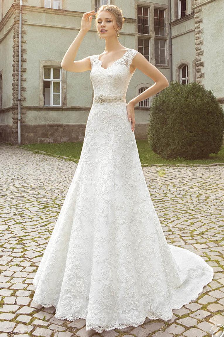 Lace Bridal Gowns Court Train V Neck Royal Wedding Dress