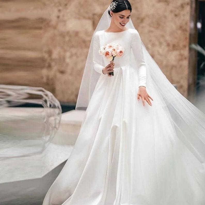 Wedding Dress Modest Long Sleeves Wedding Gown with Long Train Luxurious Dress Ivory Wedding Gown