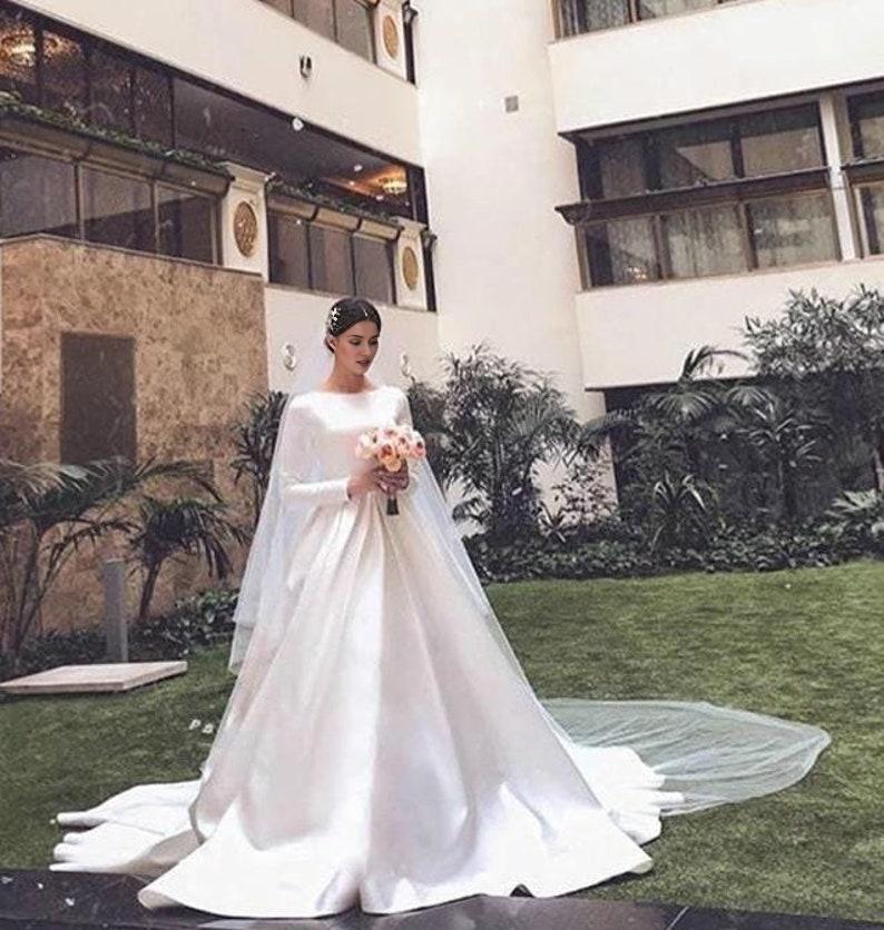 Wedding Dress Modest Long Sleeves Wedding Gown with Long Train Luxurious Dress Ivory Wedding Gown