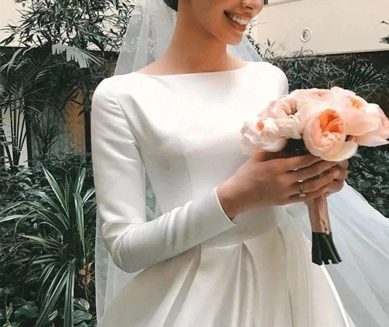 Wedding Dress Modest Long Sleeves Wedding Gown with Long Train Luxurious Dress Ivory Wedding Gown