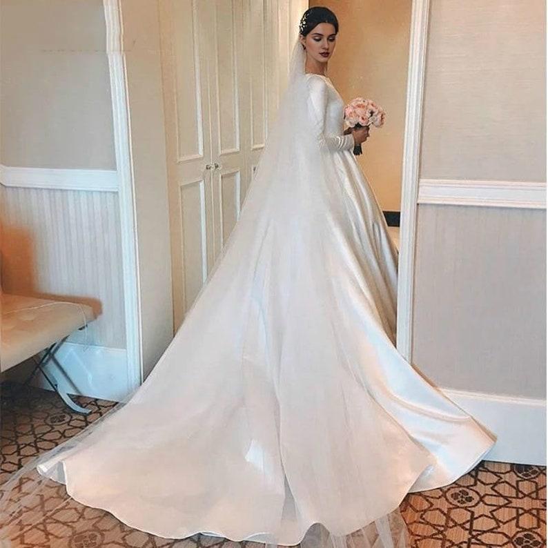 Wedding Dress Modest Long Sleeves Wedding Gown with Long Train Luxurious Dress Ivory Wedding Gown