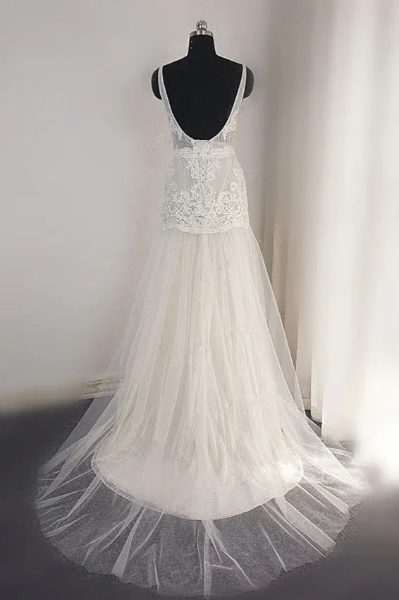 Lightweight Flowy Fabric Romantic Modern Deep V-Neck Lace and Tulle Sheath Wedding Dress with Slit