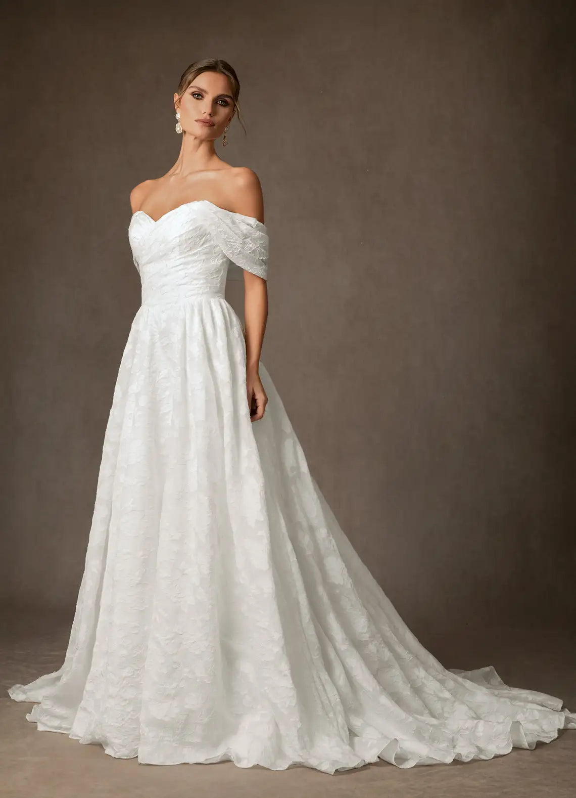 Luxurious floral jacquard construction Floral Jacquard Off-the-Shoulder Ball Gown Wedding Dress