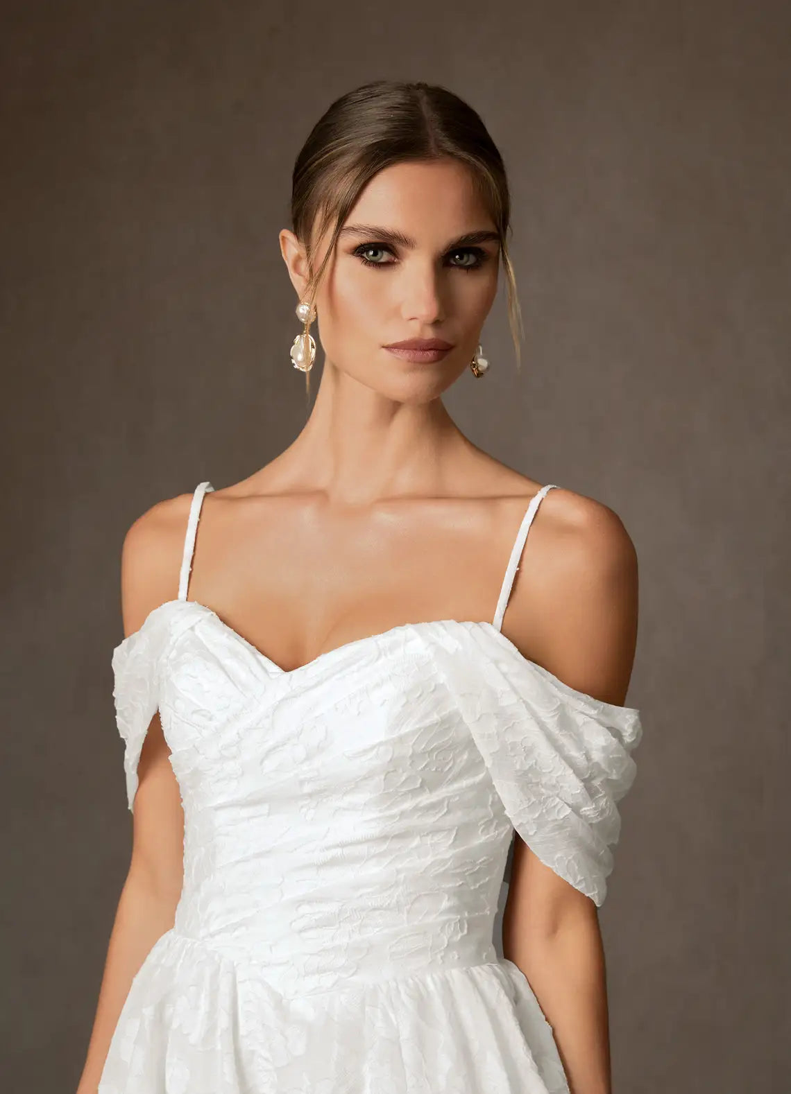 Luxurious floral jacquard construction Floral Jacquard Off-the-Shoulder Ball Gown Wedding Dress