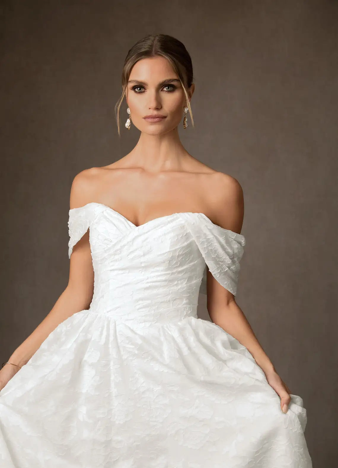 Luxurious floral jacquard construction Floral Jacquard Off-the-Shoulder Ball Gown Wedding Dress