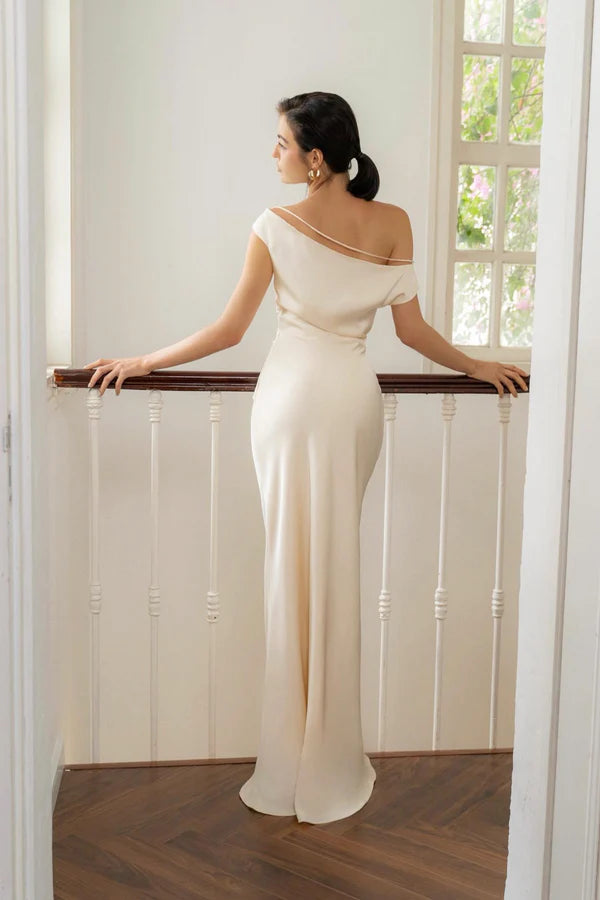 Maxi Evening Dresses with One Shoulder Neckline Thin Strap Ruched Waist Satin Fabric and Mermaid Silhouette