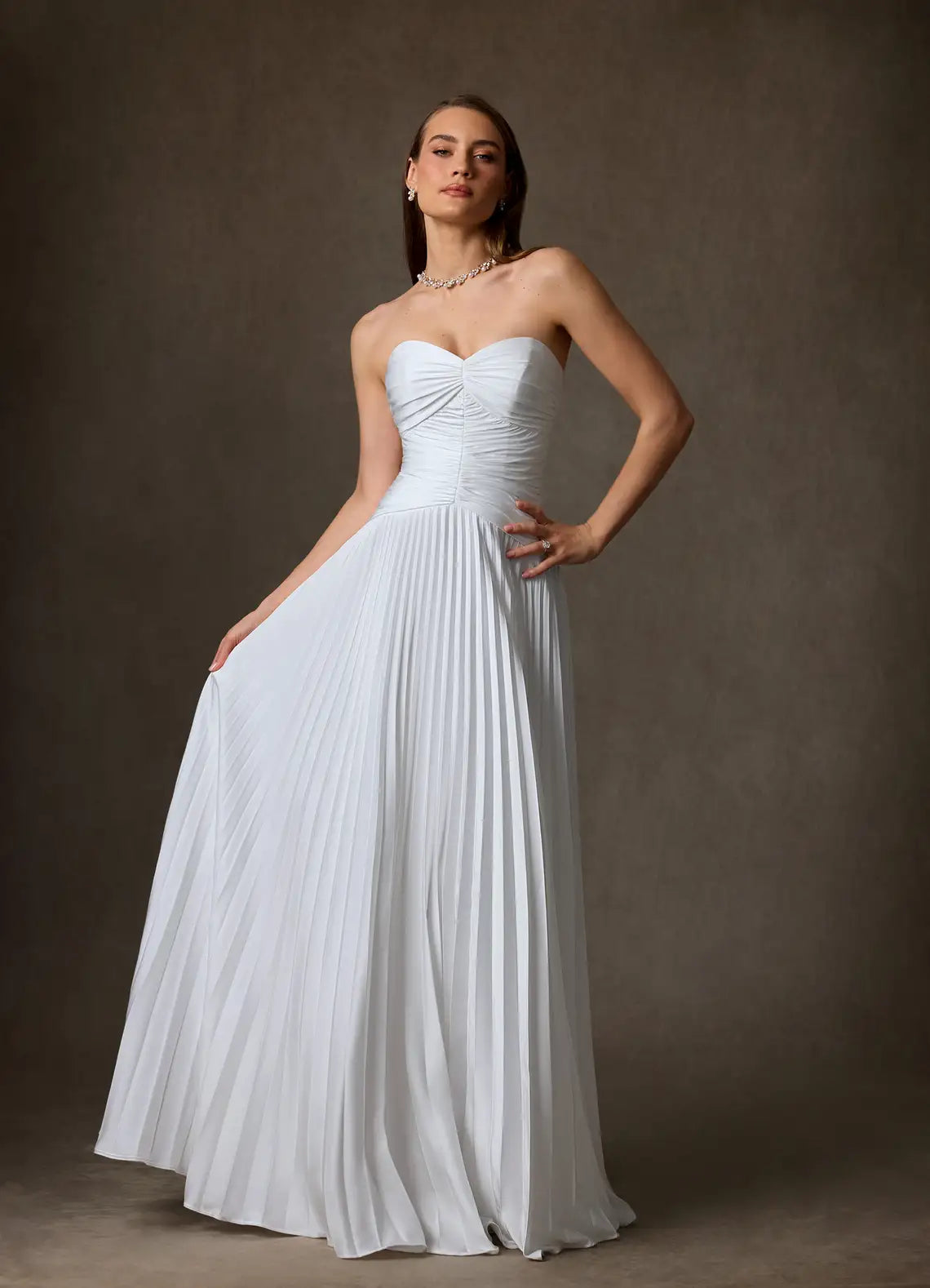 Minimalist Vintage Modern Aesthetic Strapless Sweetheart Pleated Chiffon A-Line Wedding Dress