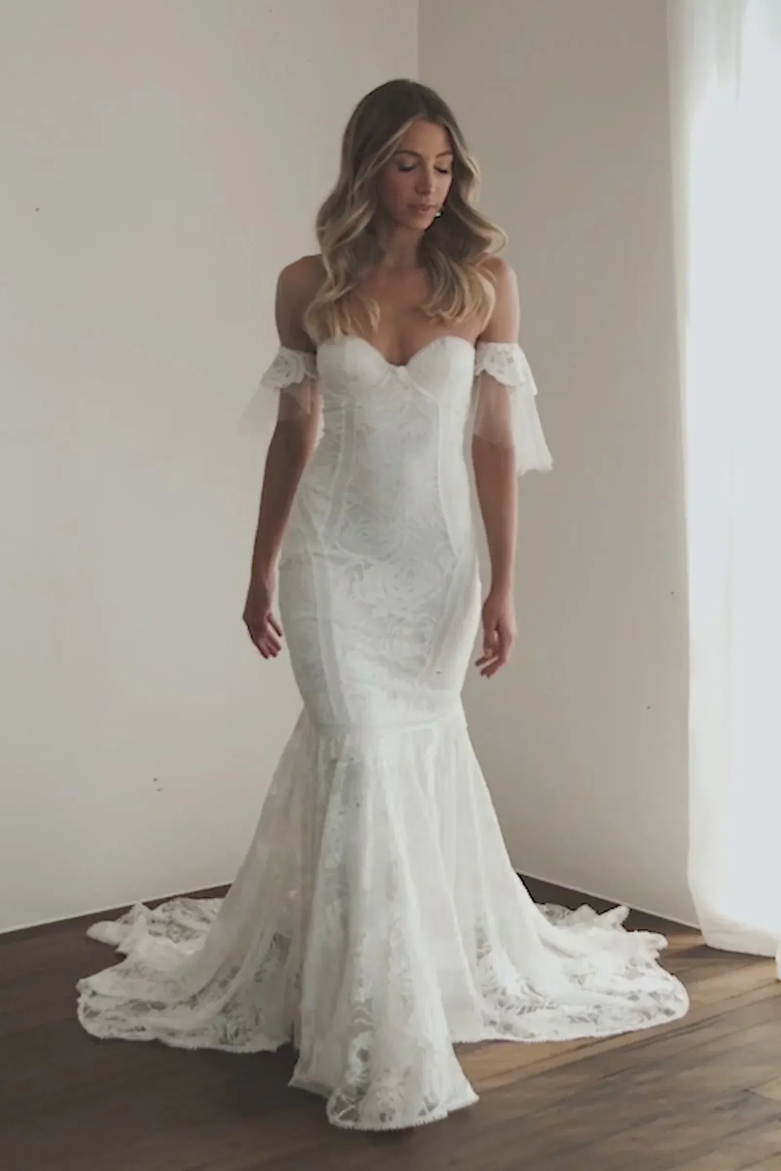 Modern Elegant Gorgeous Off-the-Shoulder Rose Lace Mermaid Wedding Dress with Flounced Sleeves