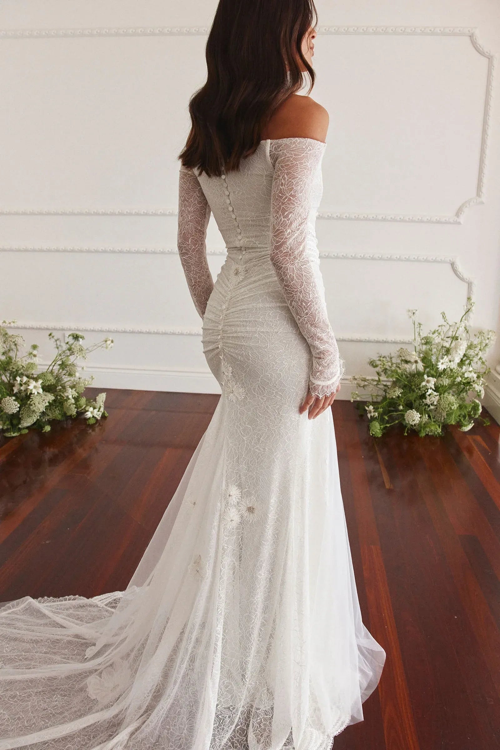 Modern Elegant Off-the-Shoulder Lace Mermaid Wedding Dress with Floral Appliques & Sheer Veil