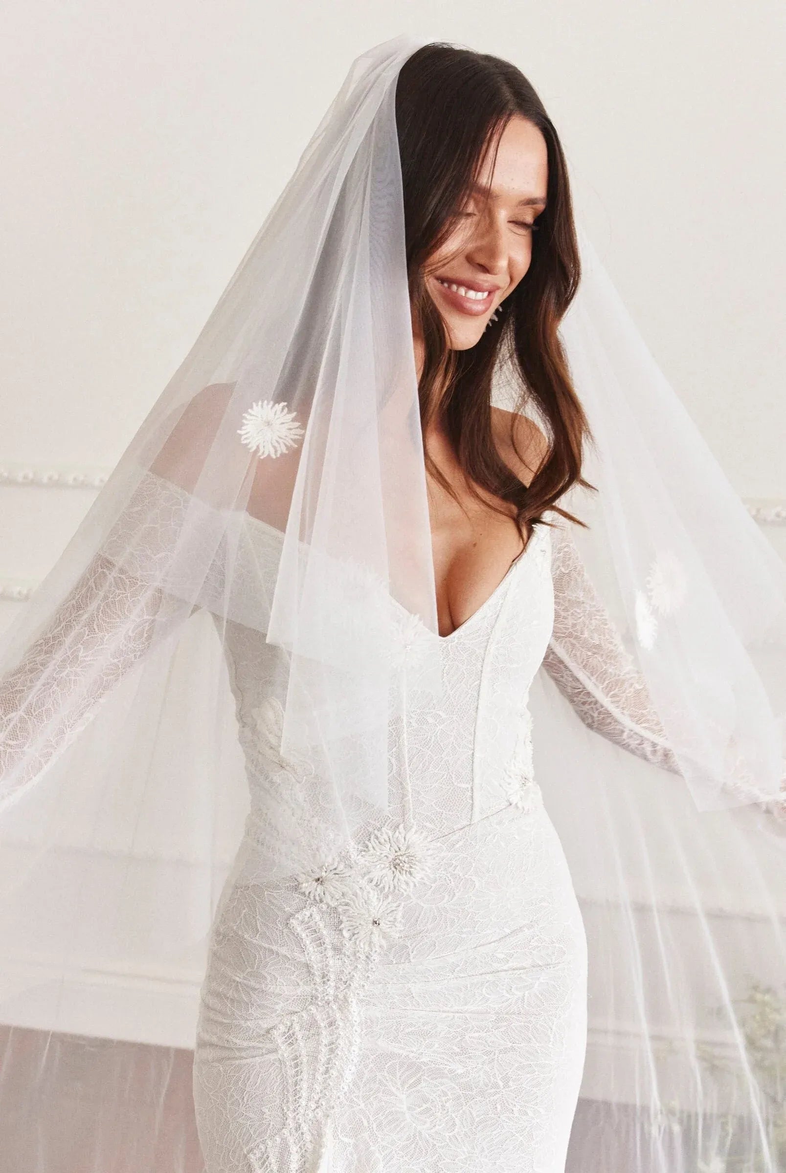 Modern Elegant Off-the-Shoulder Lace Mermaid Wedding Dress with Floral Appliques & Sheer Veil