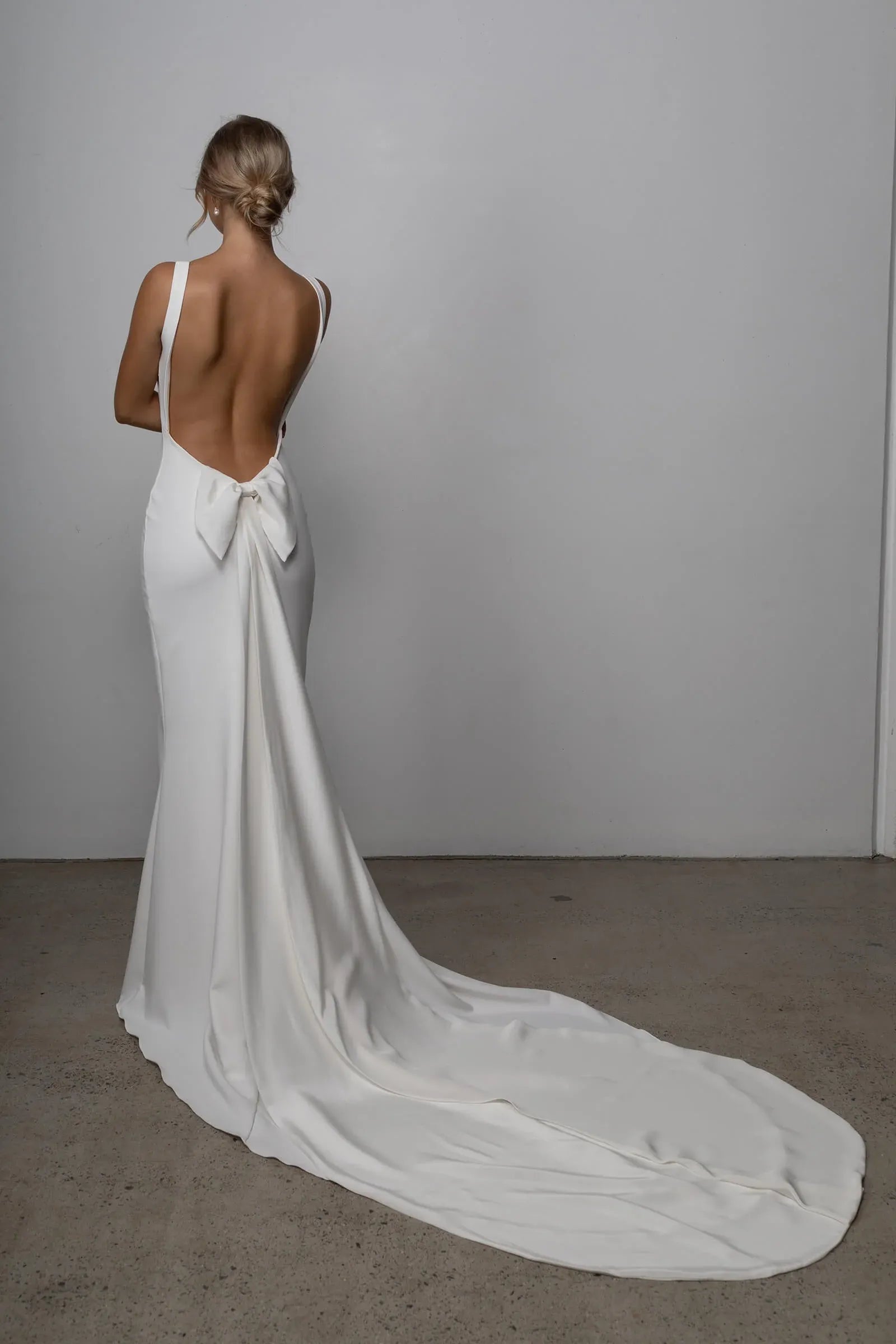Modern Elegant Spaghetti Straps Square Neck Crepe Mermaid Wedding Dress with Bow Back & Low Back