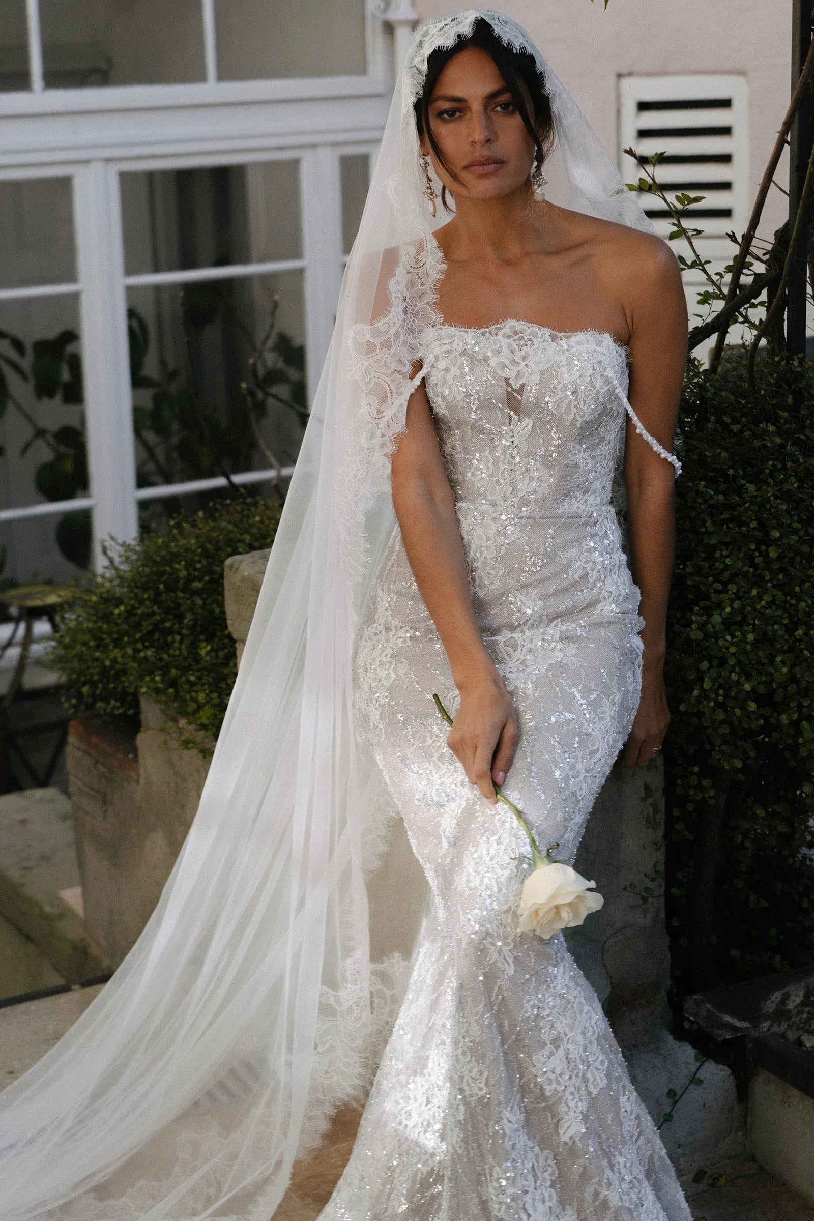 Modern Elegant Strapless Sparkling Lace Mermaid Wedding Dress with Detachable Sleeves & Bow Train