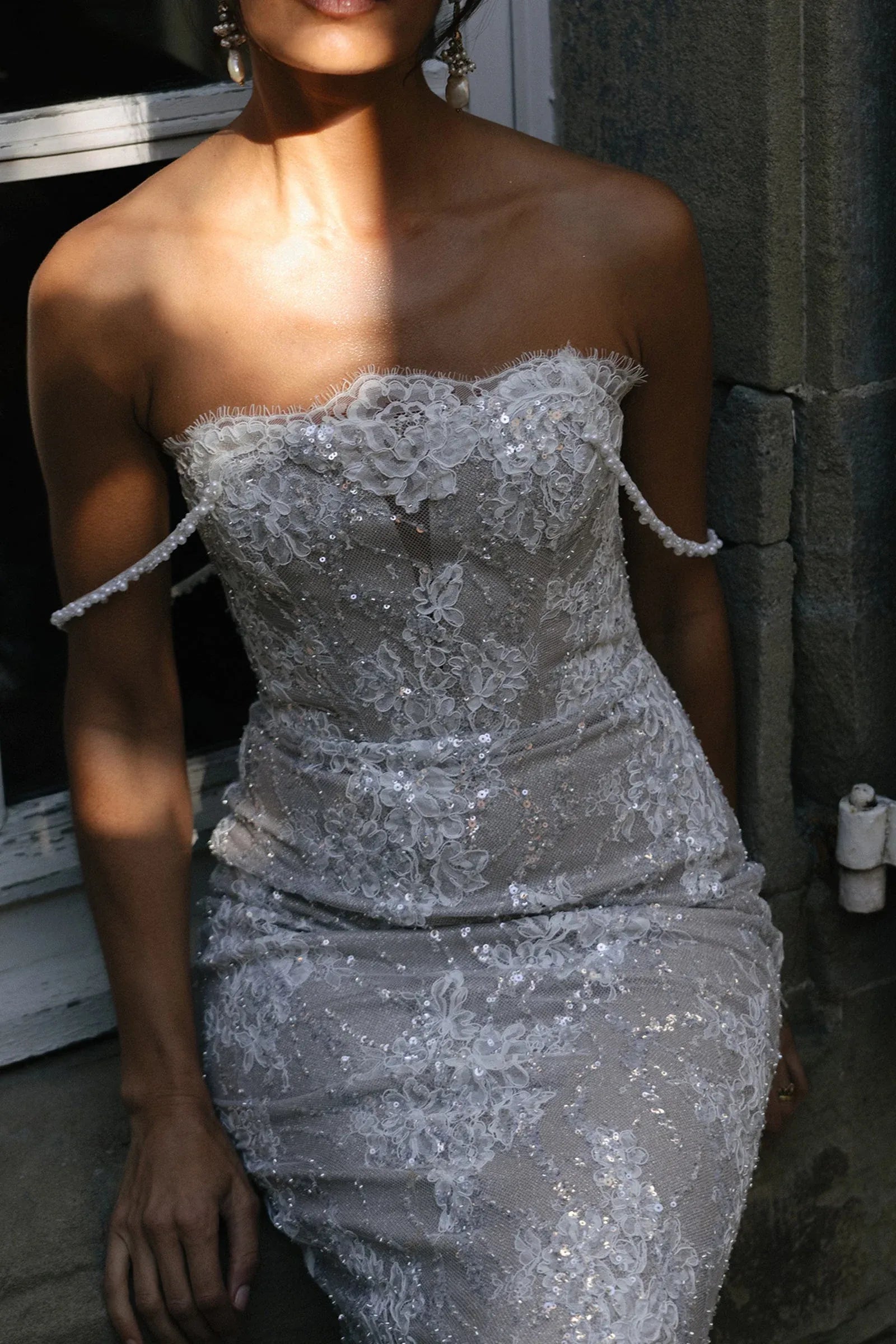 Modern Elegant Strapless Sparkling Lace Mermaid Wedding Dress with Detachable Sleeves & Bow Train