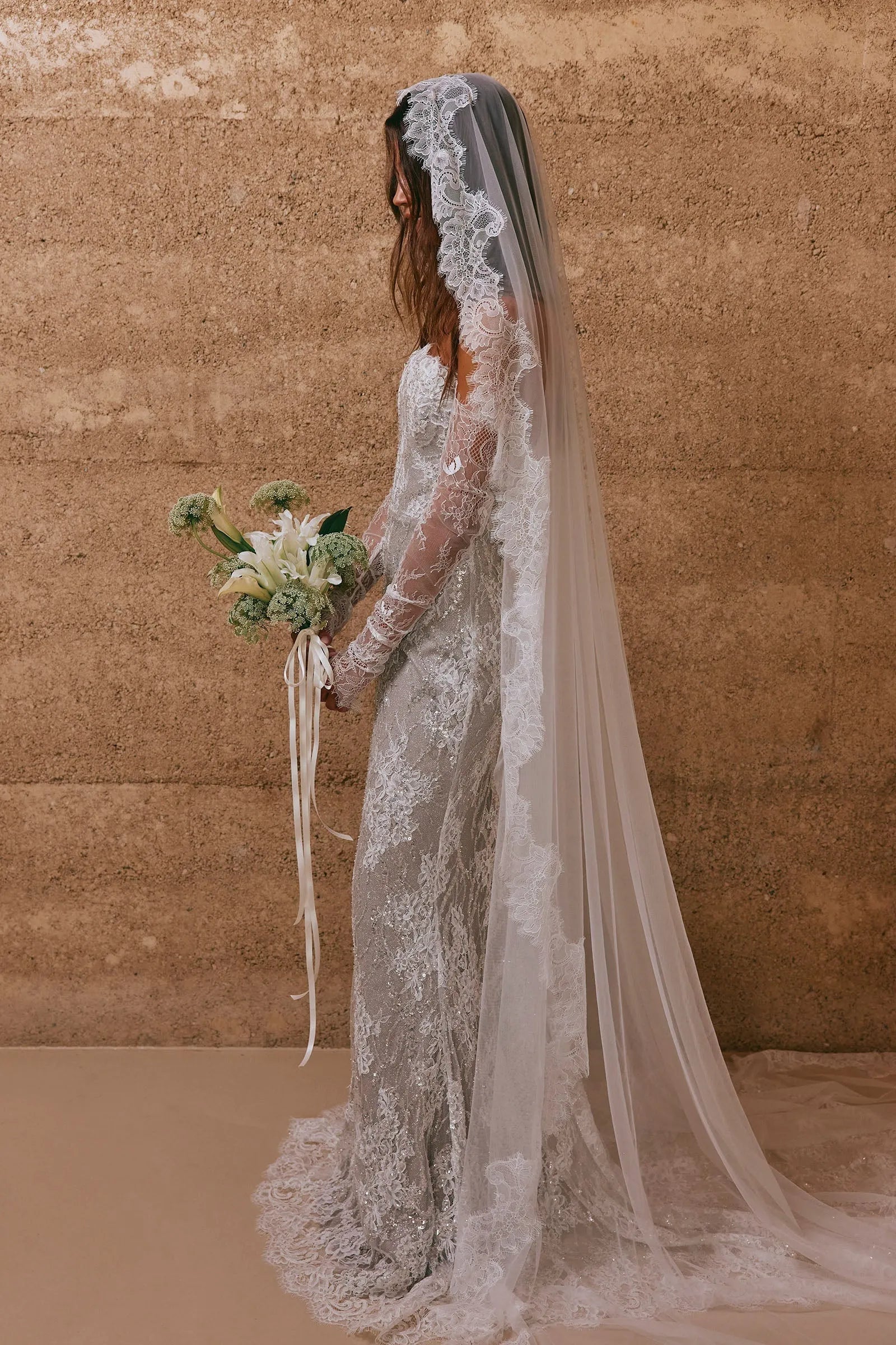 Modern Elegant Strapless Sparkling Lace Mermaid Wedding Dress with Detachable Sleeves & Bow Train