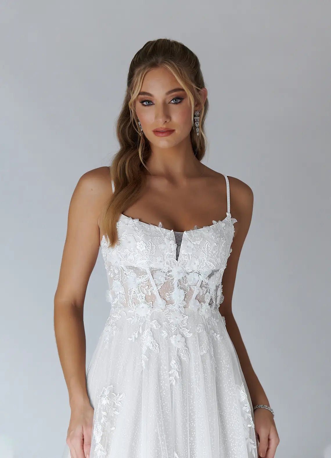 Modern Fashion Floral Lace Tulle A-Line Wedding Dress with Spaghetti Straps and Sheer Corset