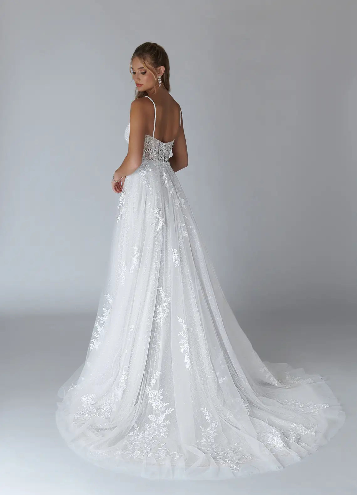 Modern Fashion Floral Lace Tulle A-Line Wedding Dress with Spaghetti Straps and Sheer Corset