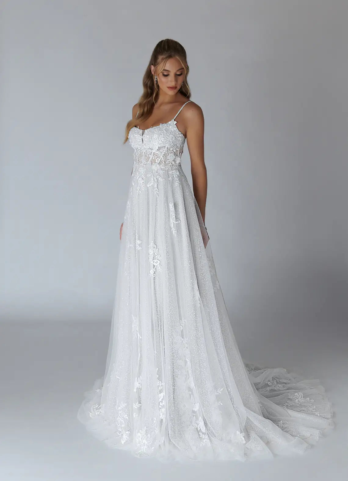 Modern Fashion Floral Lace Tulle A-Line Wedding Dress with Spaghetti Straps and Sheer Corset