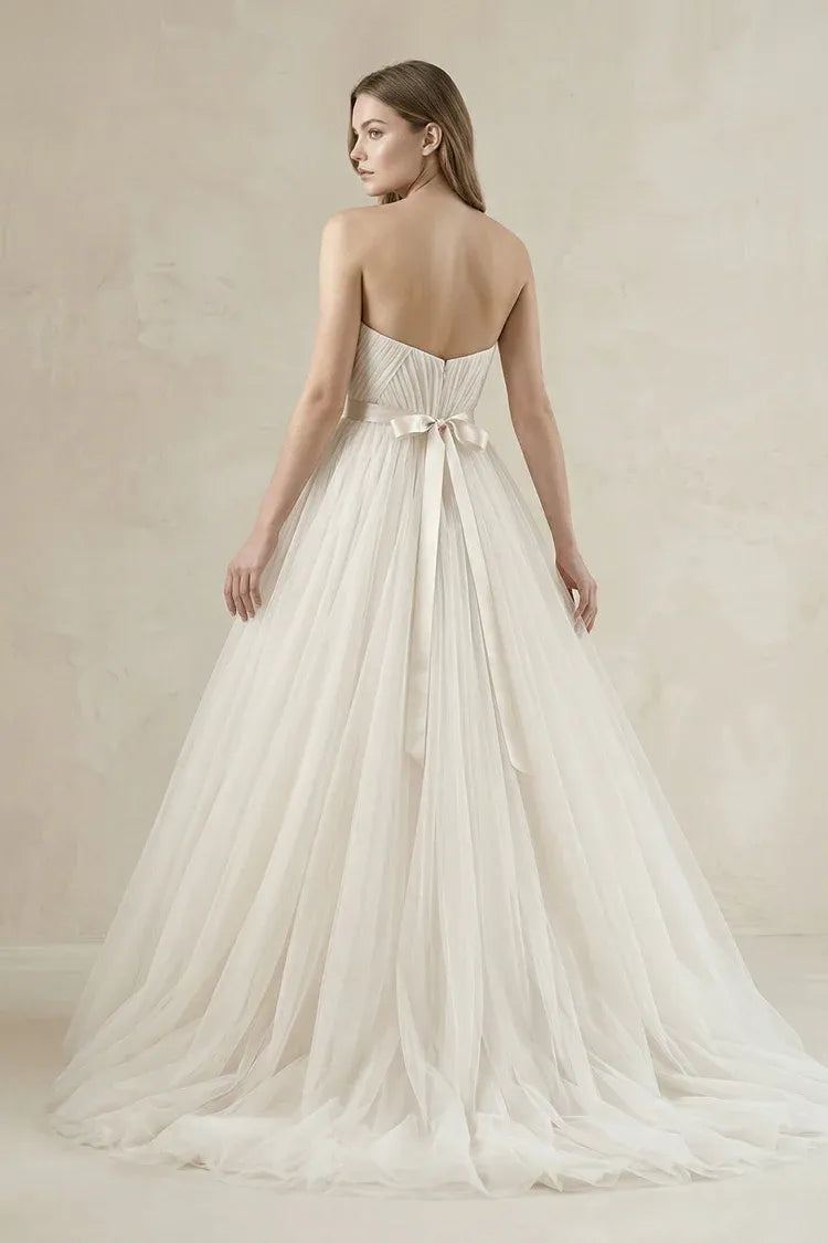 Modern Fashion Strapless Sweetheart Tulle Ball Gown Wedding Dress with Crystal Waistband