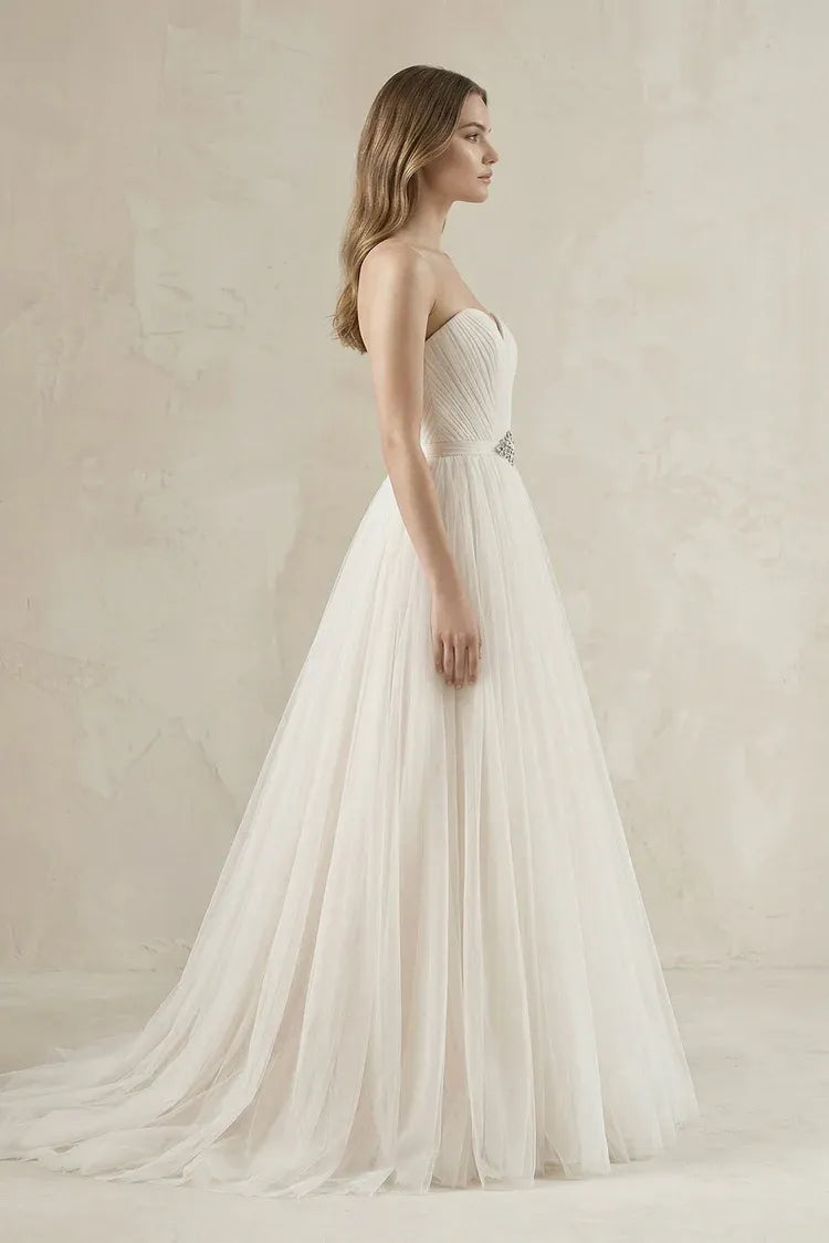Modern Fashion Strapless Sweetheart Tulle Ball Gown Wedding Dress with Crystal Waistband