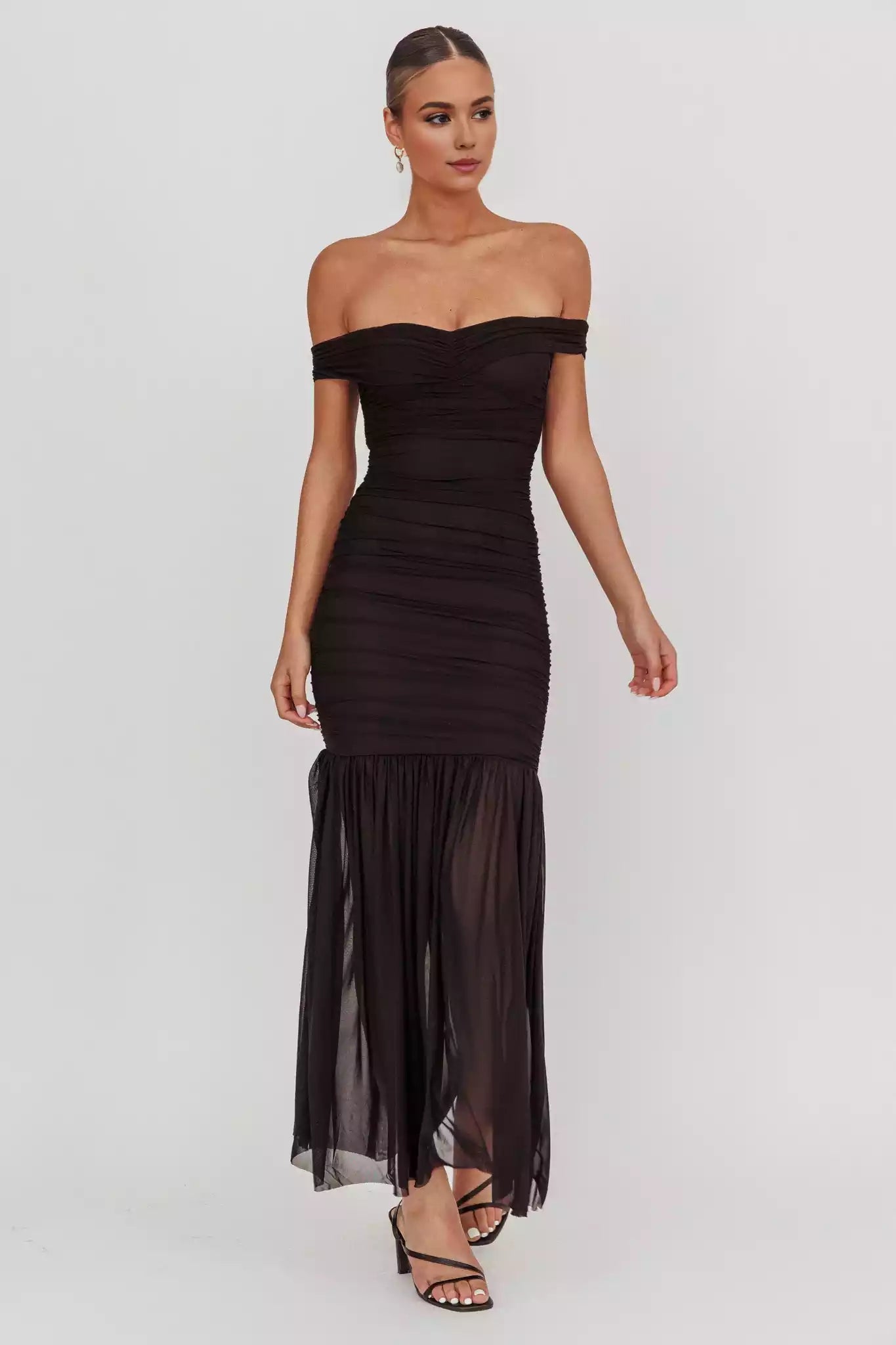 Prom Dresses with eye-catching shoulder length invisible back zipper lining and chest liner