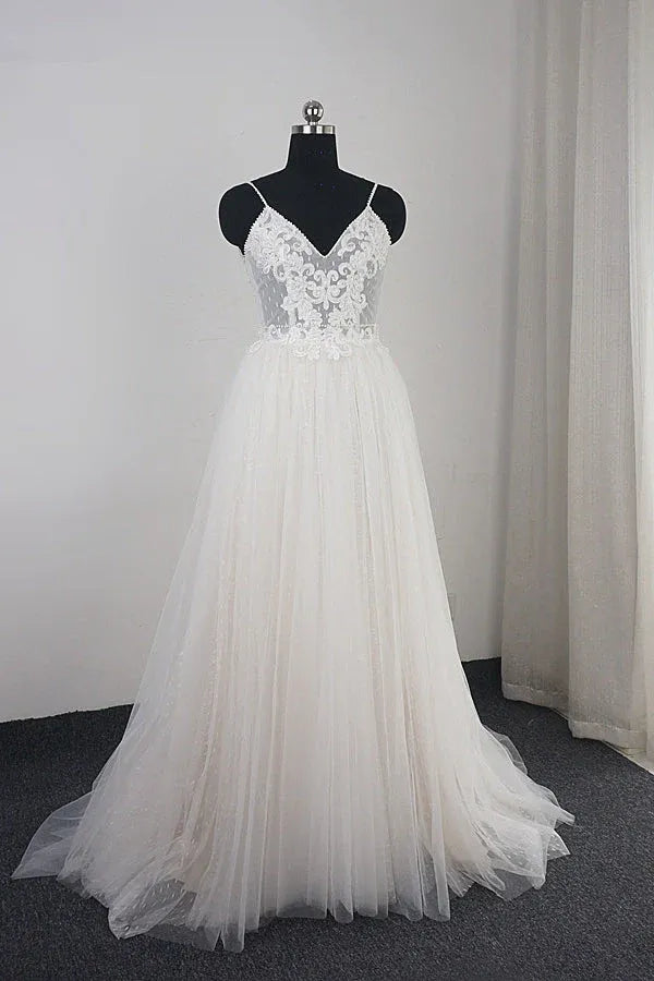 Romantic Modern Solid Color Spaghetti Strap Lace Tulle A-Line Chapel Train Wedding Dress with V-Neck