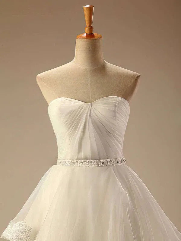 Romantic Modern Strapless Tiered Lace Tulle A-Line Brush Train Wedding Dress with Sweetheart Neckline