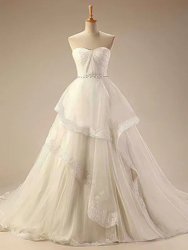 Romantic Modern Strapless Tiered Lace Tulle A-Line Brush Train Wedding Dress with Sweetheart Neckline