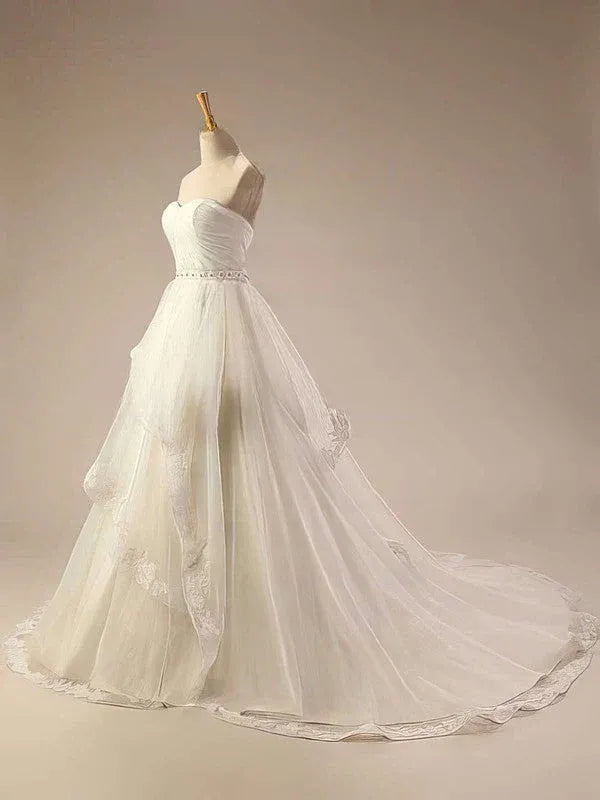 Romantic Modern Strapless Tiered Lace Tulle A-Line Brush Train Wedding Dress with Sweetheart Neckline
