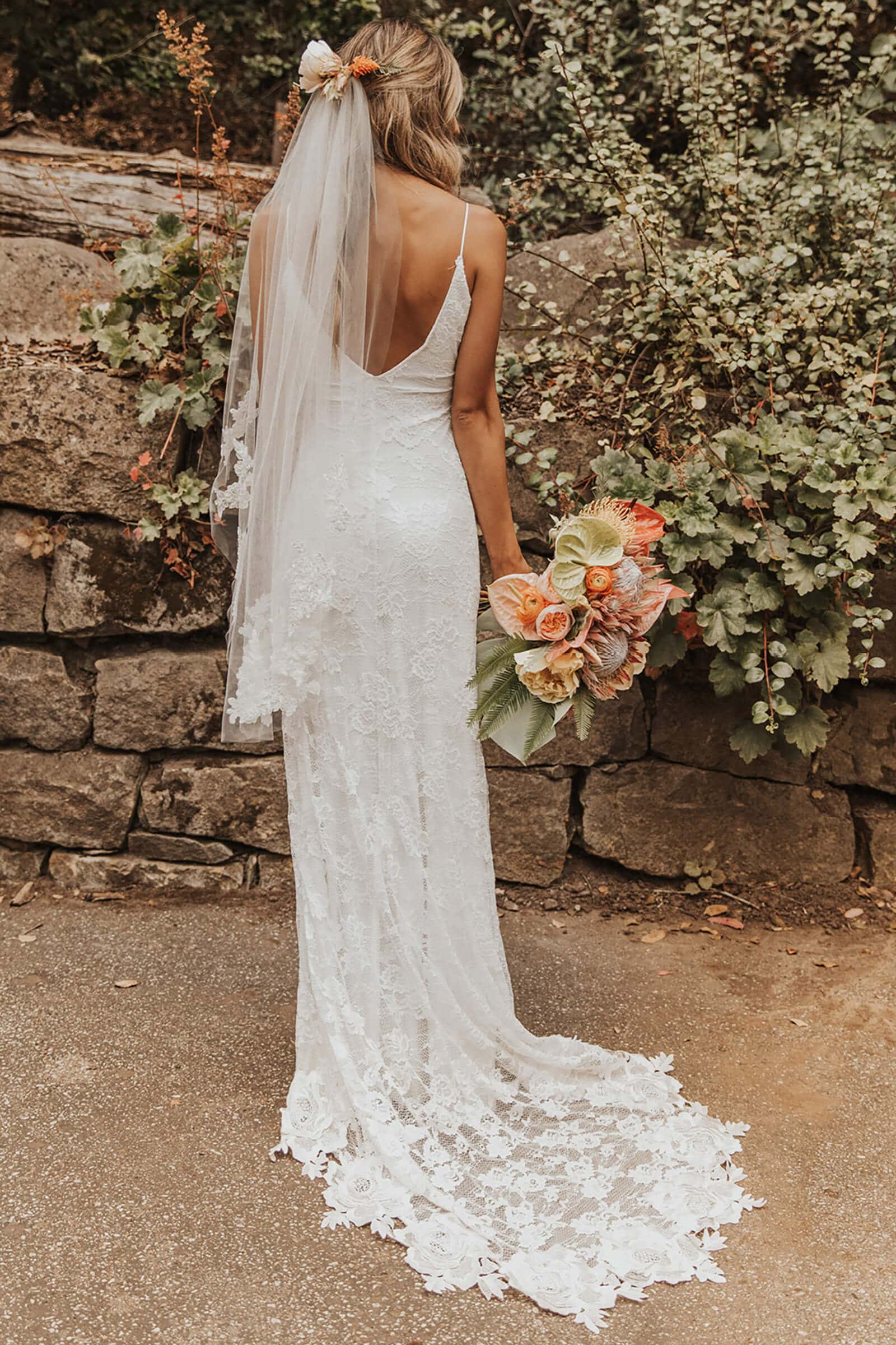 Sexy Spaghetti Straps V Neck Mermaid Ivory Wedding Dresses