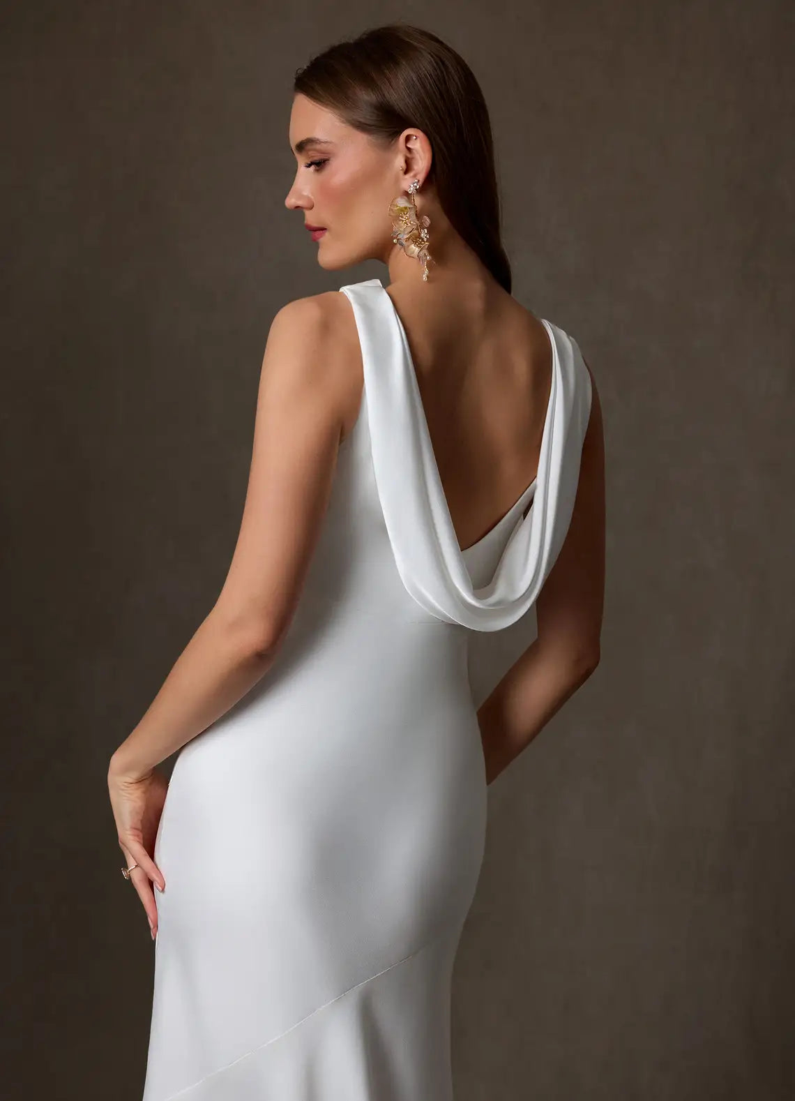 Sleeveless design with clean armholes Cowl Neck Sleeveless Satin Mermaid Wedding Dress with Open Back