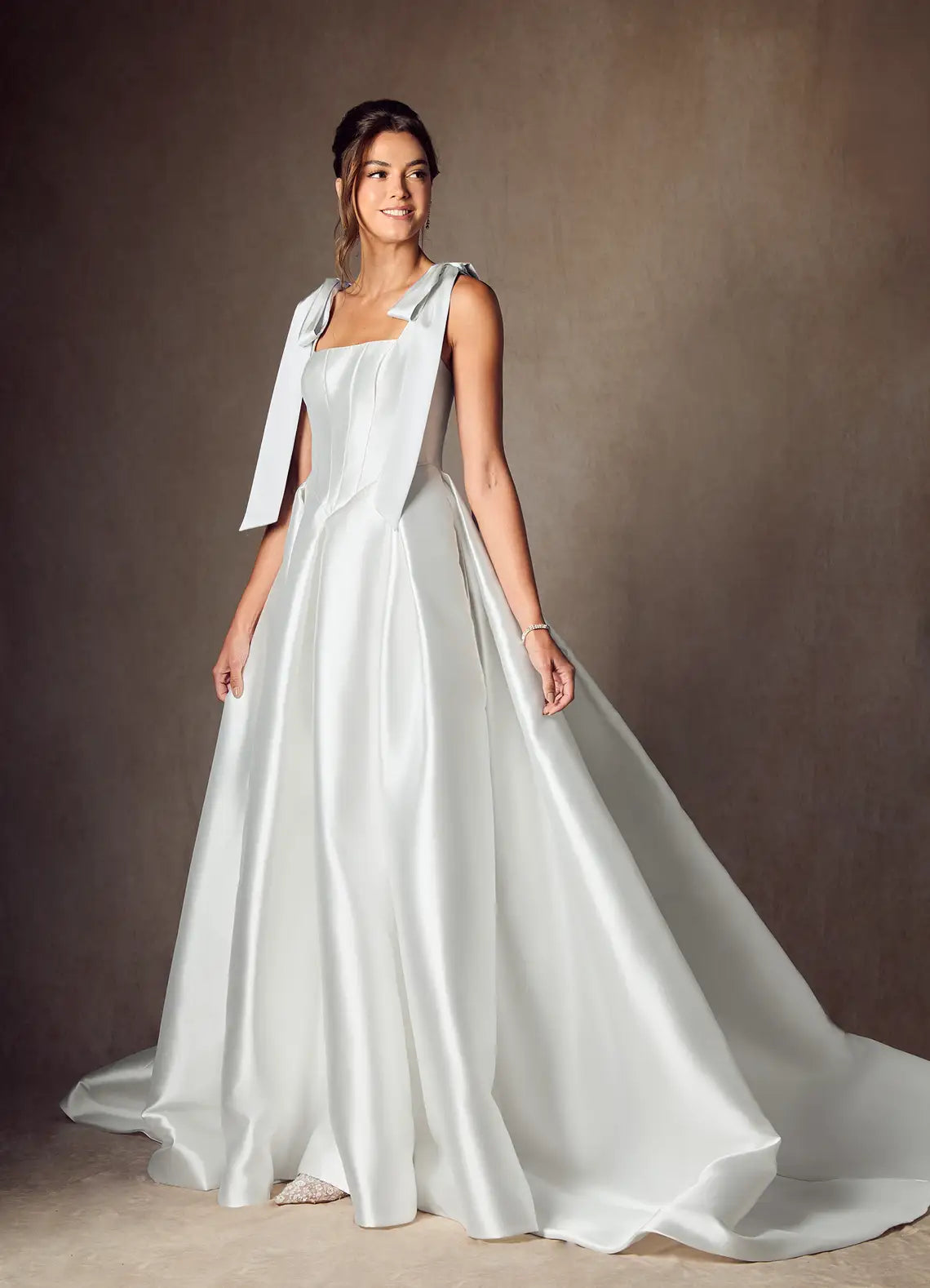 Square Neckline With Bow Shoulder Straps Satin Ball Gown Wedding Dress with Bow Shoulder Straps