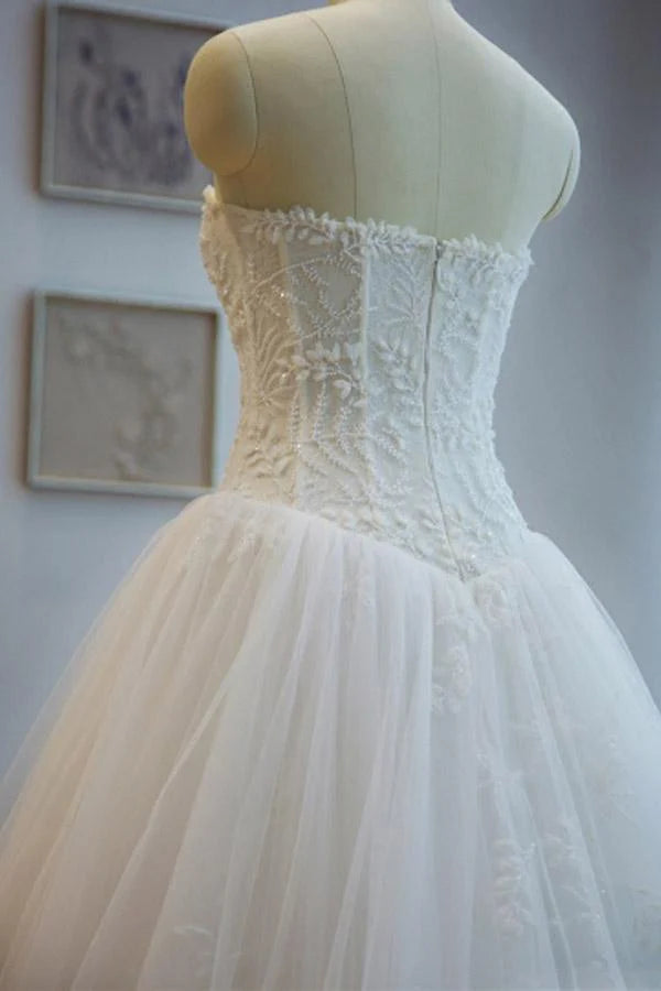 Ball Gown Strapless Lace Appliques A Line Chapel Train Wedding Dress