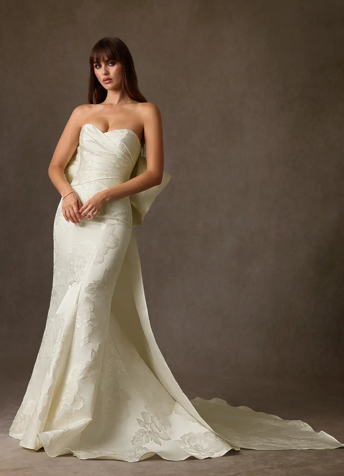 Strapless sweetheart neckline Strapless Floral Jacquard Mermaid Wedding Dress with Oversized Bow Back