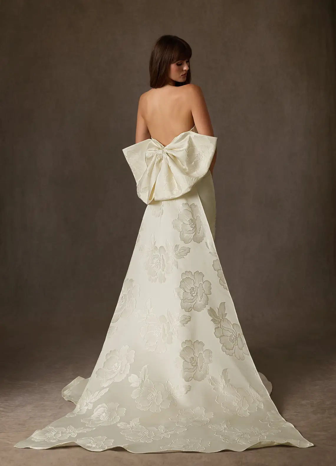 Strapless sweetheart neckline Strapless Floral Jacquard Mermaid Wedding Dress with Oversized Bow Back
