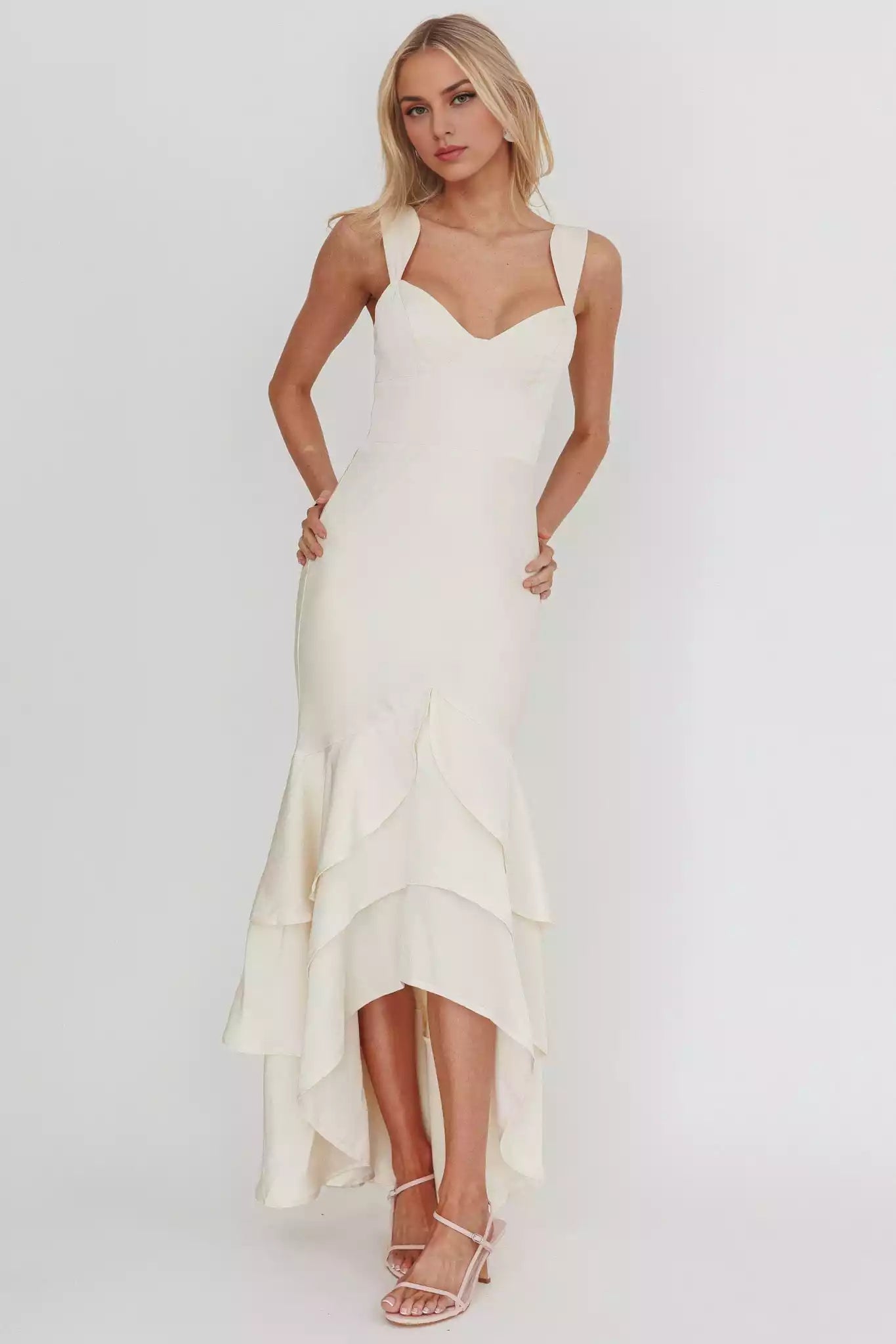 Stunning appearance with layered inner lining, ruffled hem, mermaid hem, silhouette, and side zipper Prom Dresses