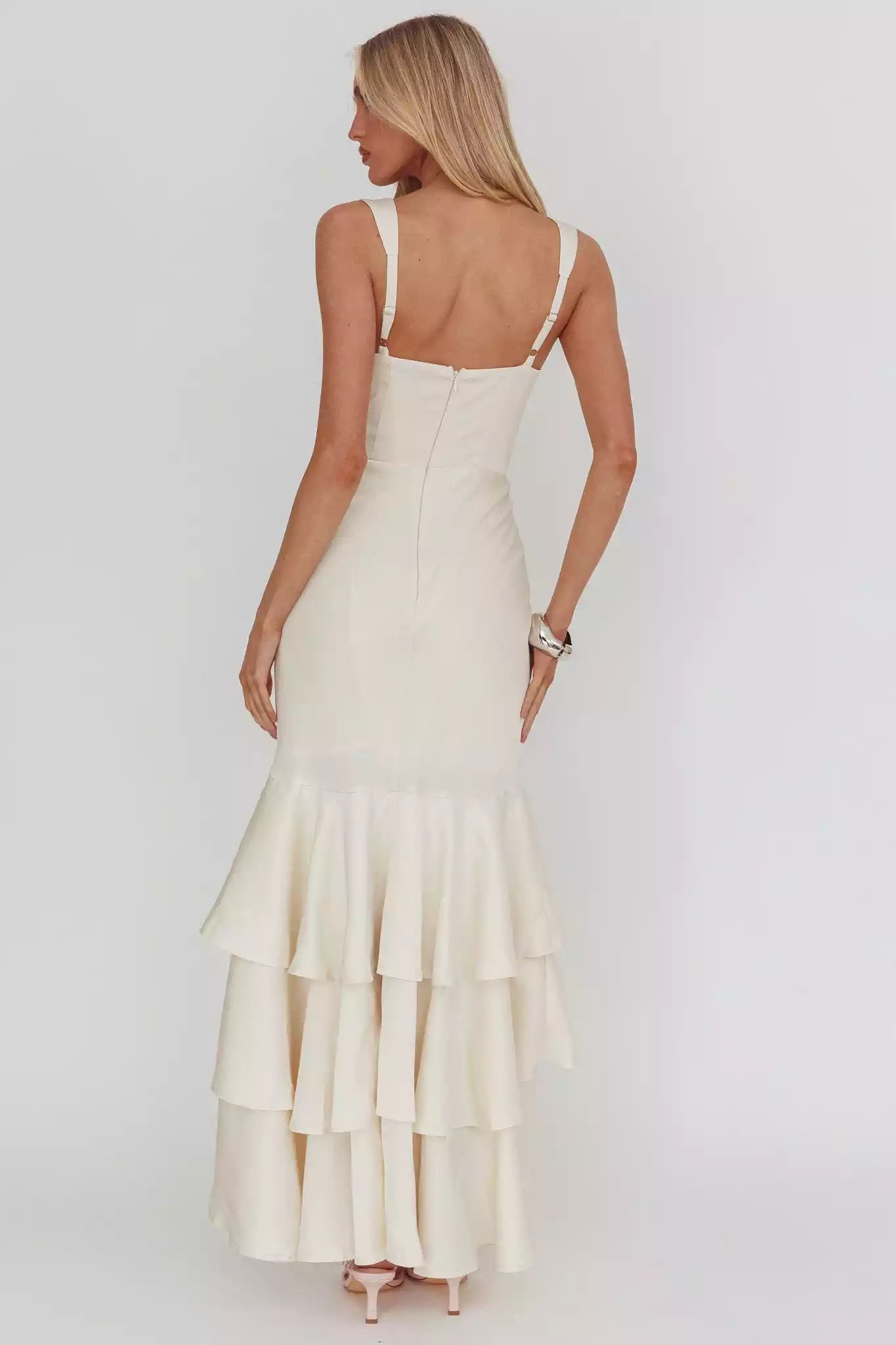 Stunning appearance with layered inner lining, ruffled hem, mermaid hem, silhouette, and side zipper Prom Dresses