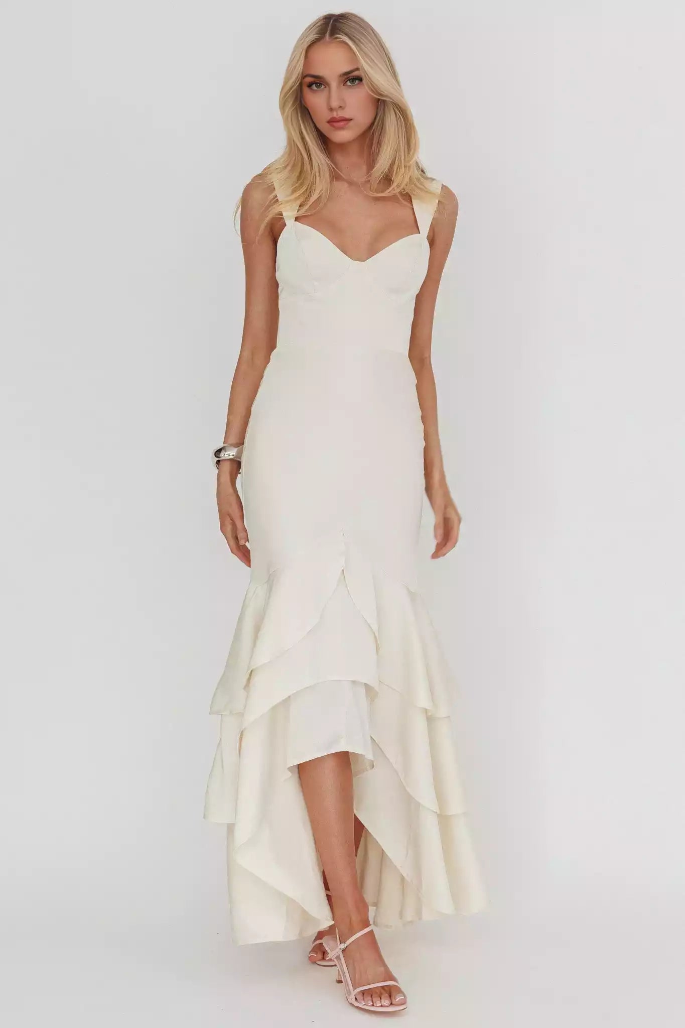 Stunning appearance with layered inner lining, ruffled hem, mermaid hem, silhouette, and side zipper Prom Dresses