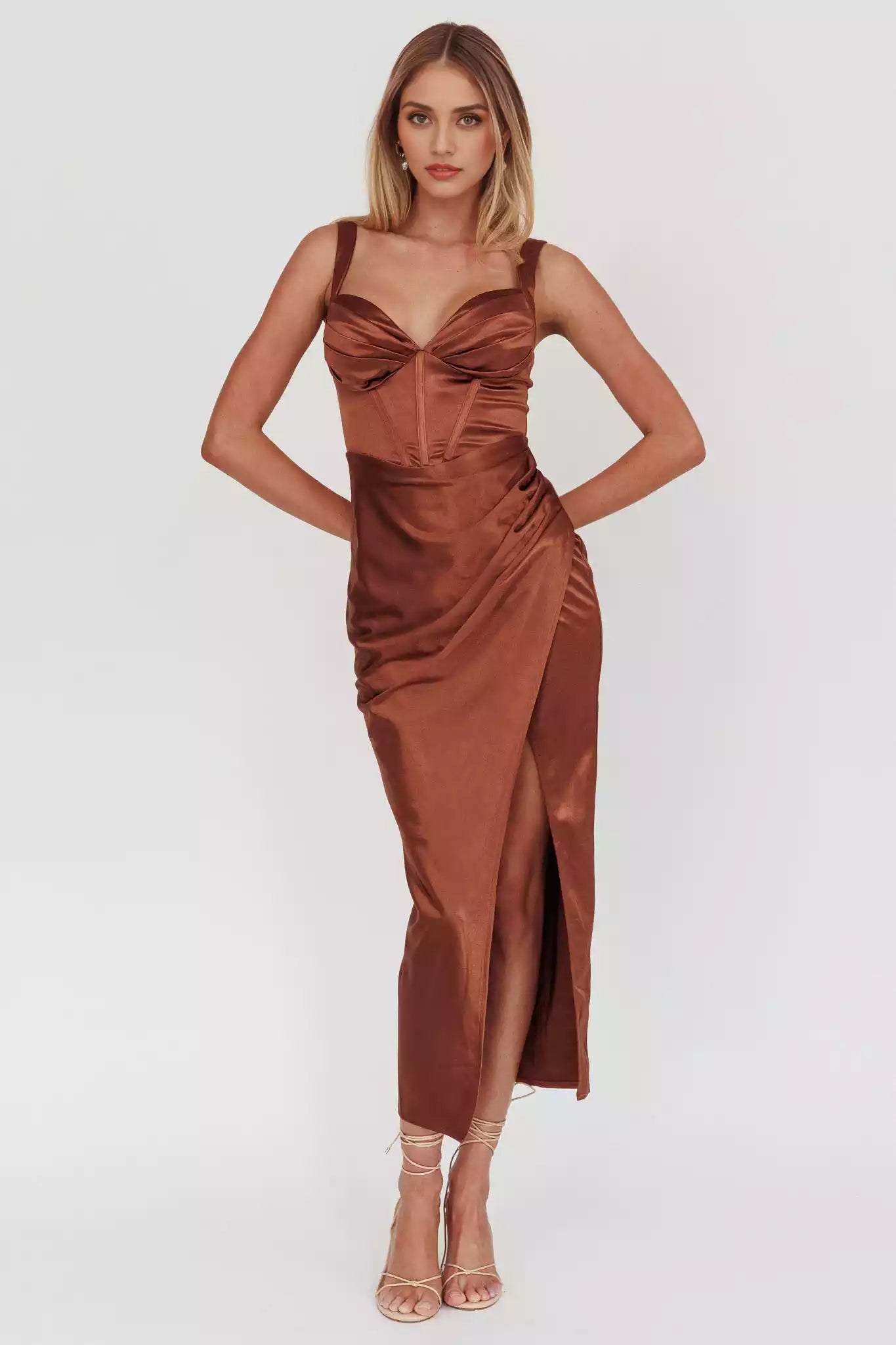 Stunning bust with lining and pleated details, tight corset with zipper at the back, Prom Dresses