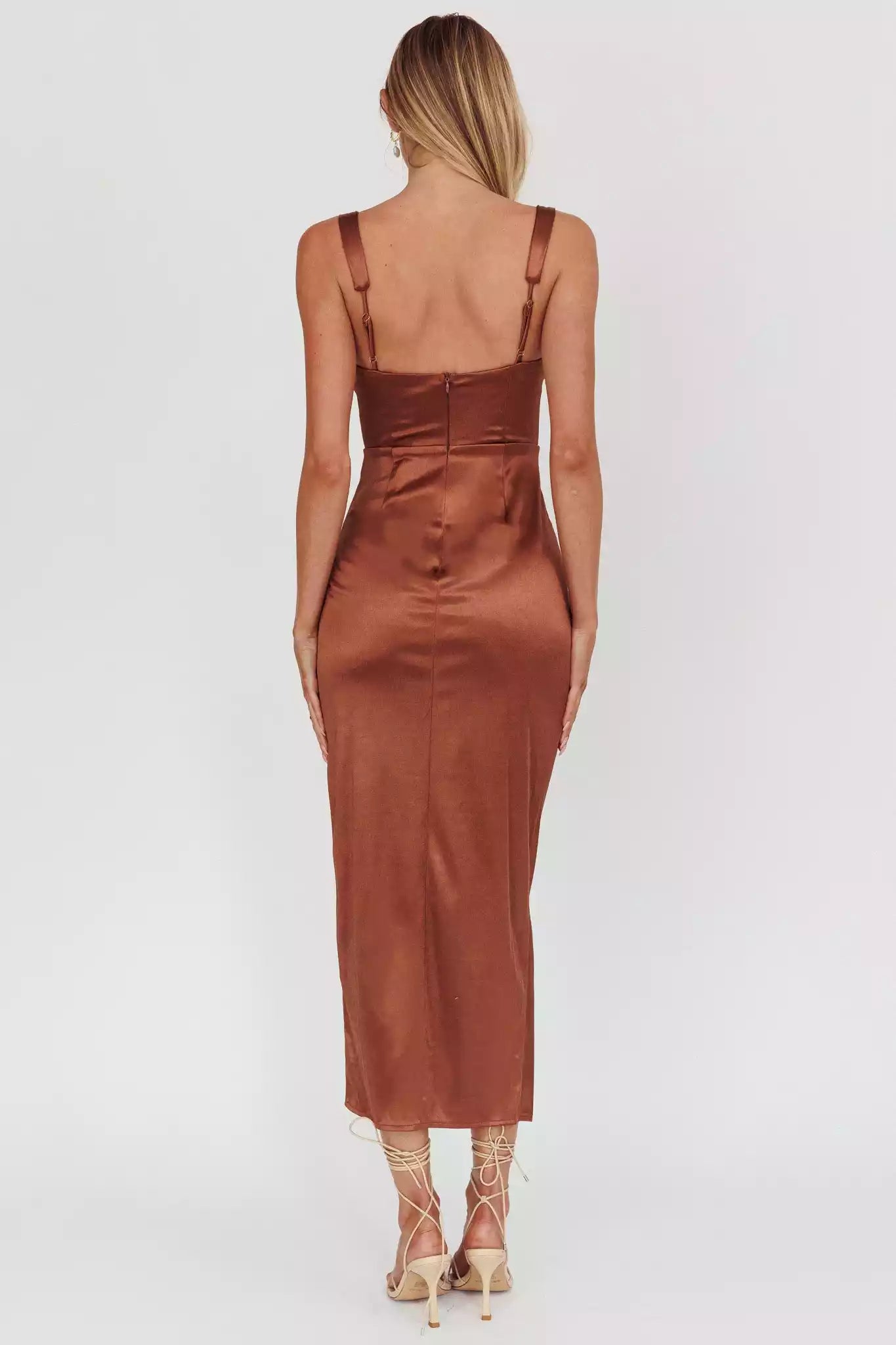 Stunning bust with lining and pleated details, tight corset with zipper at the back, Prom Dresses