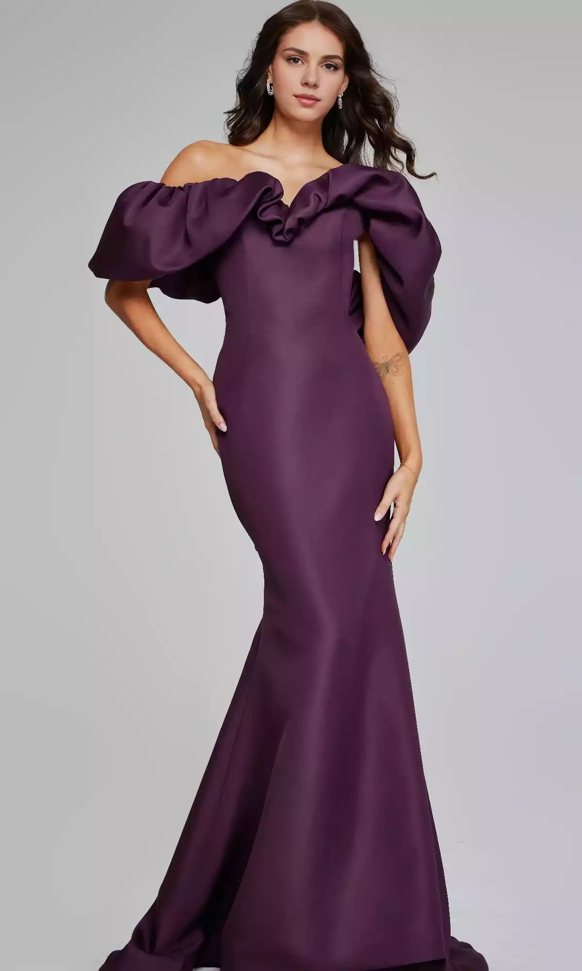 Stylish slim fit trumpet shaped long design with a full sense of formal drape and off shoulder design Prom Dresses