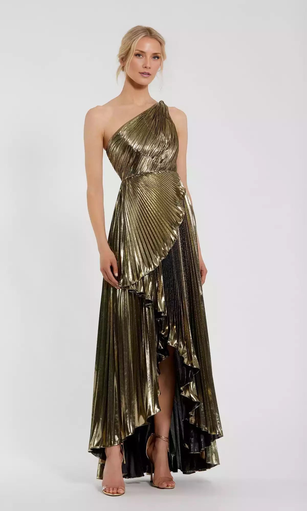 The eye-catching asymmetrical neckline, long pleated hem, and hanging hem showcase the luxurious texture of Prom Dresses