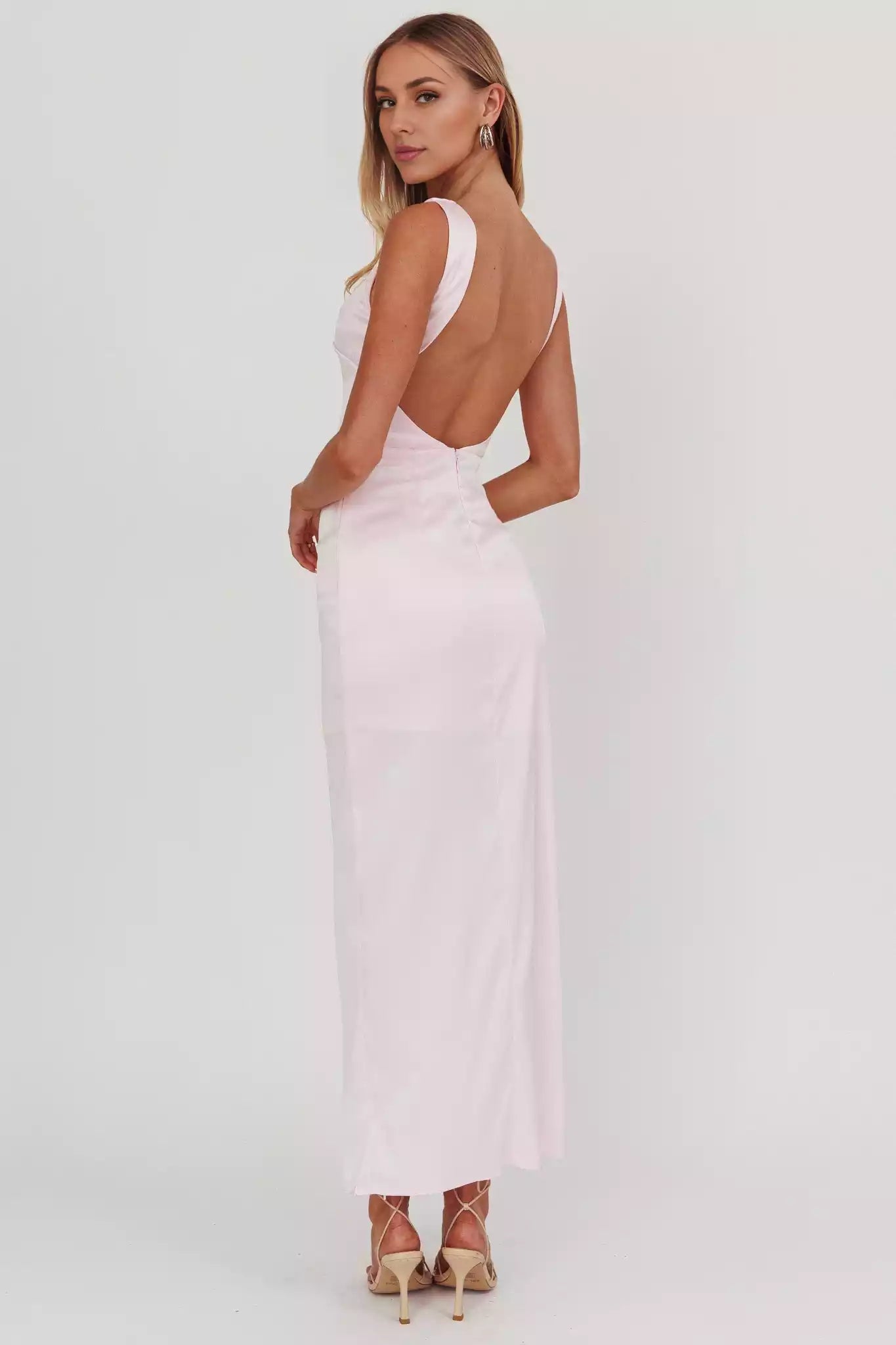 The eye-catching side slit lining and back zipper of the boat collar are your ideal choice Prom Dresses