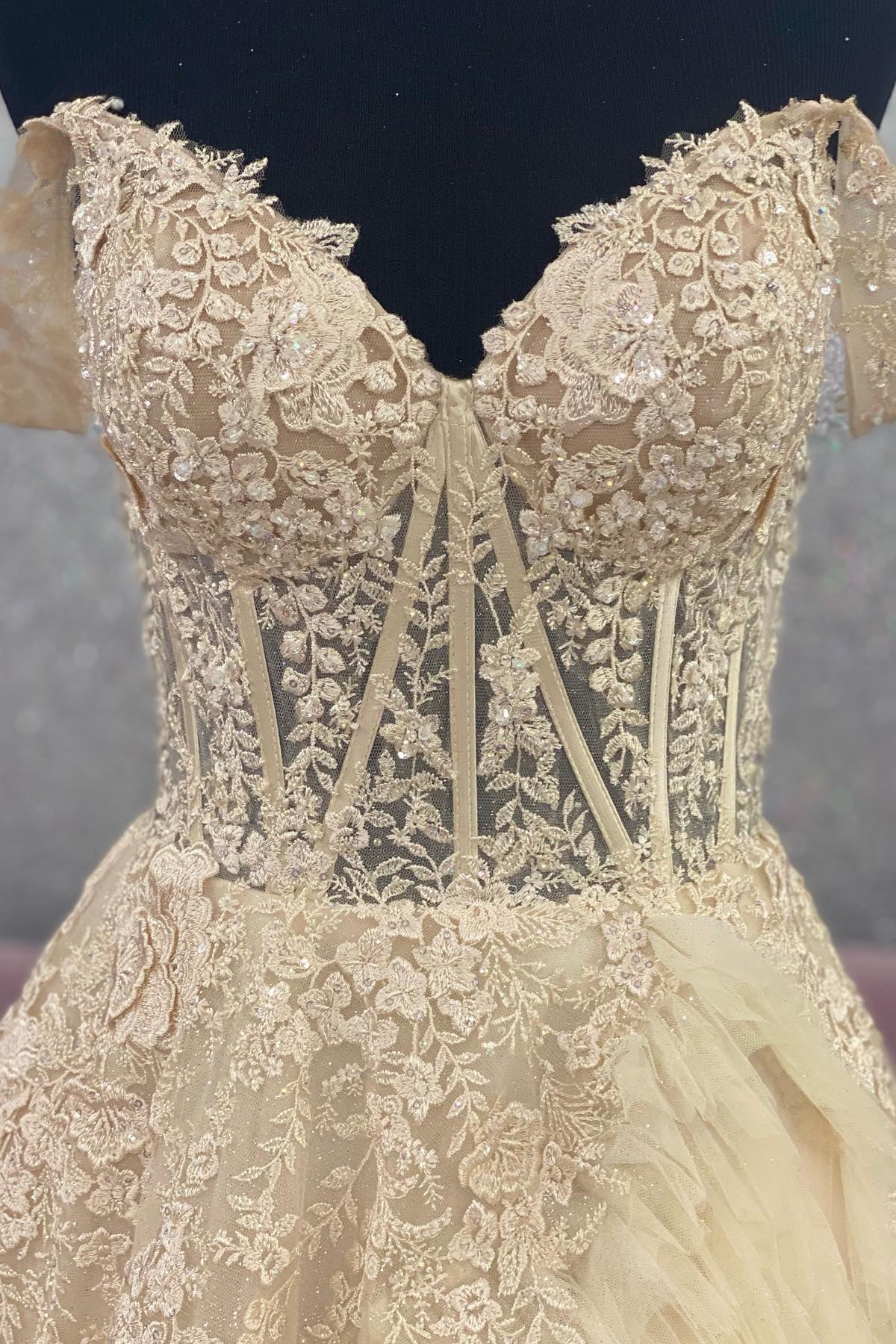 Gorgeous Tulle Tiered Off The Shoulder Gradient Prom Dress With Appliques