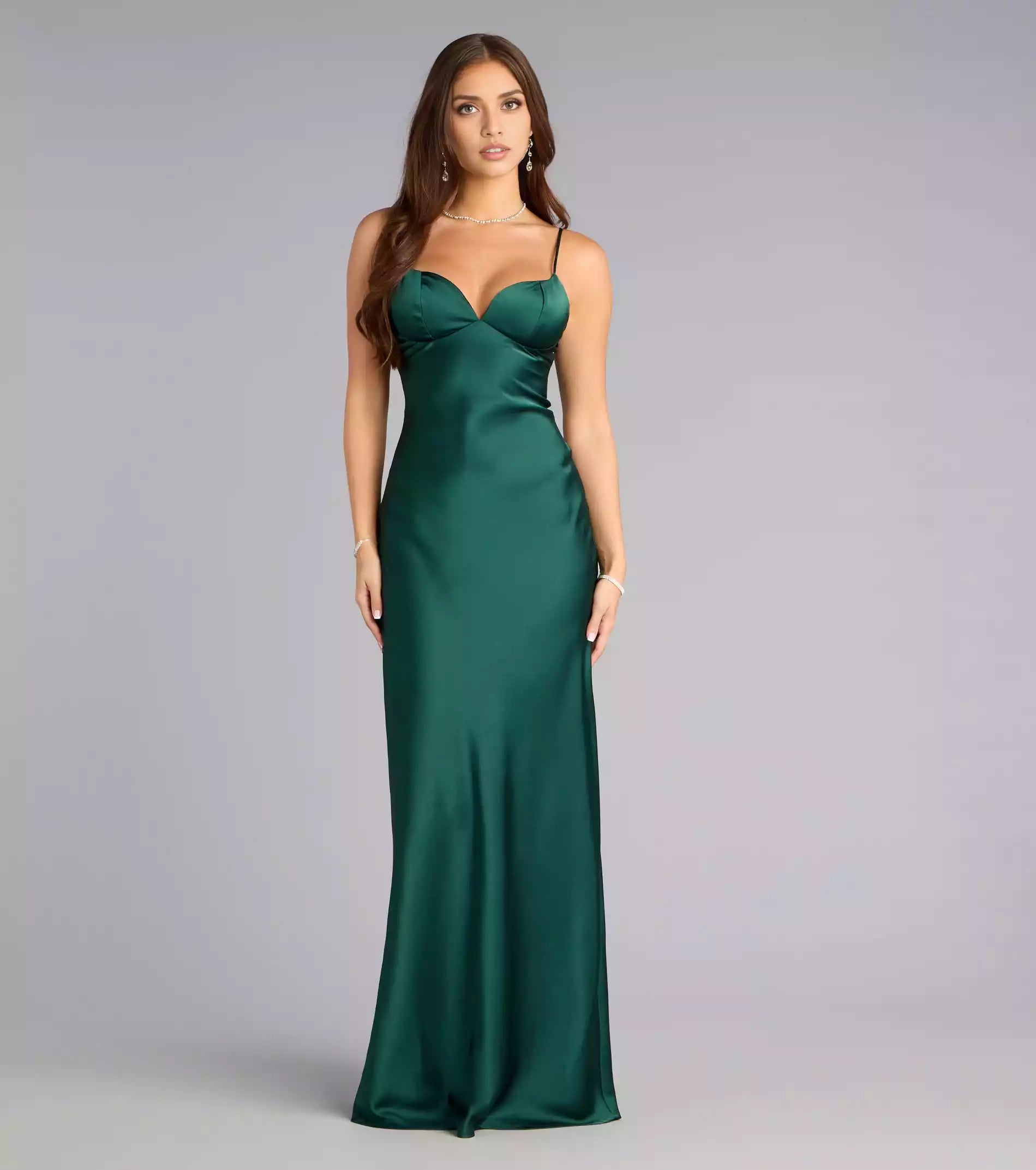 Unforgettable high-quality satin heart-shaped neckline with adjustable thin shoulder straps, back zipper and floor skirt Prom Dresses