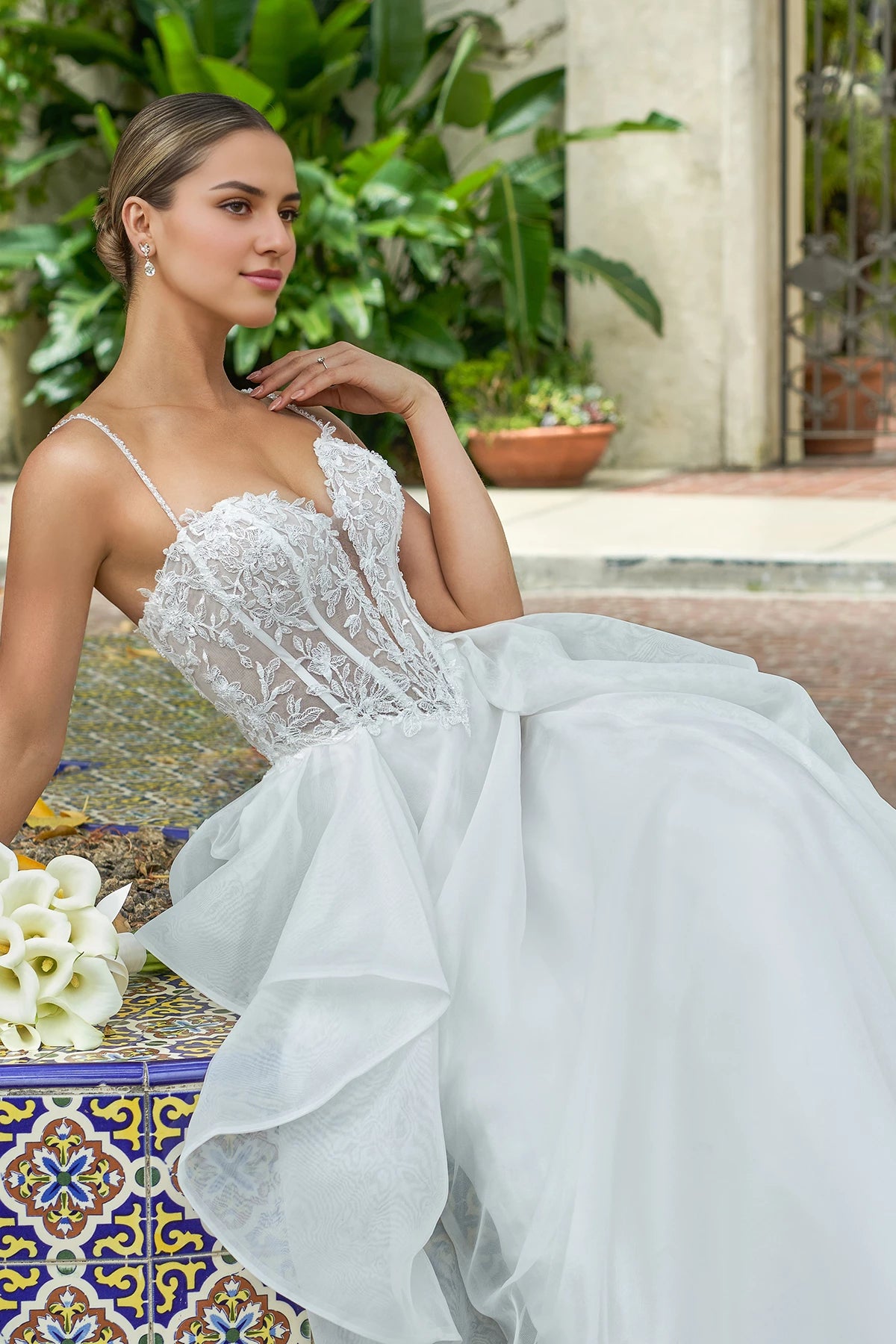 V-neck off shoulder sheer lace applique thin shoulder strap backless and floor length wedding dress