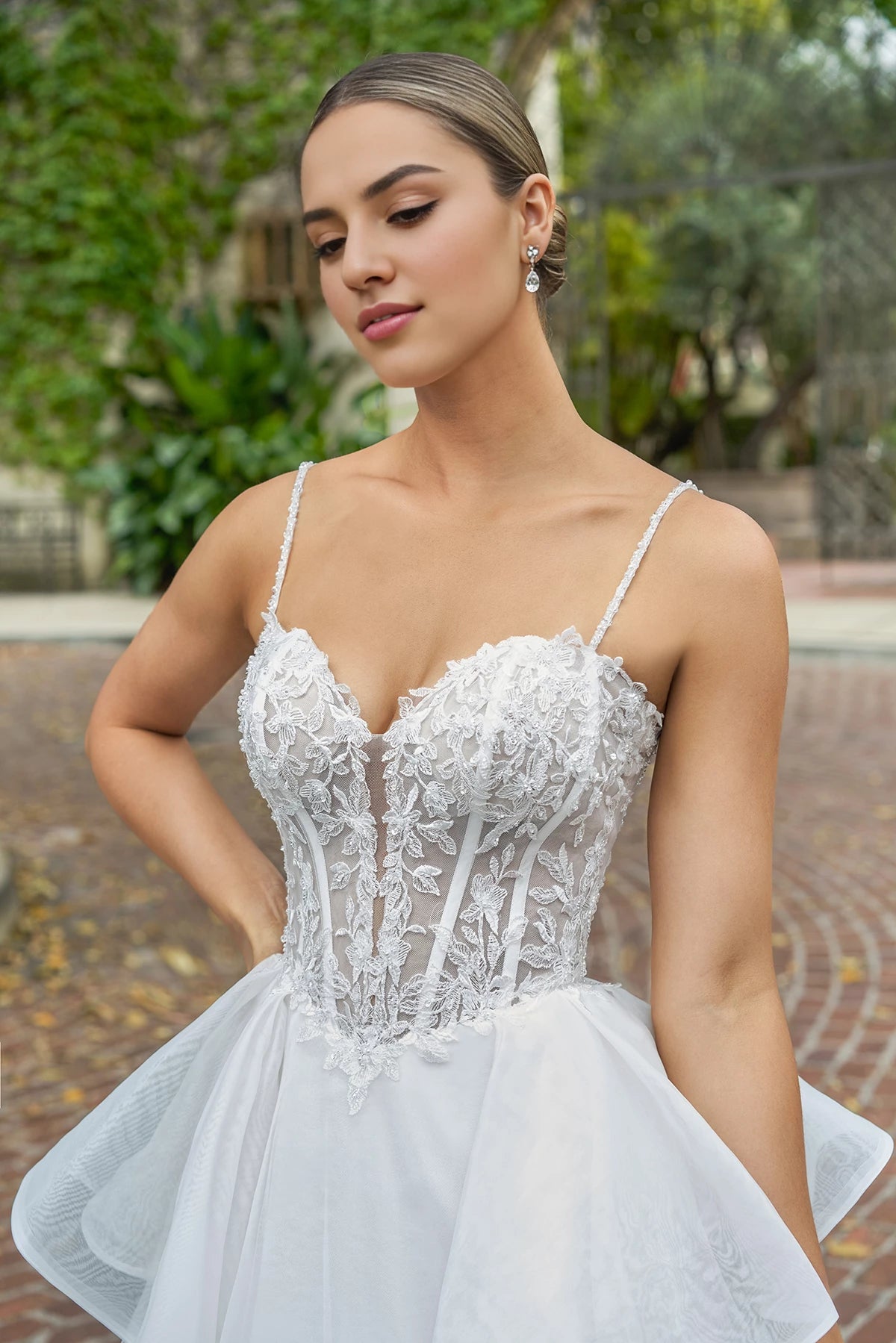 V-neck off shoulder sheer lace applique thin shoulder strap backless and floor length wedding dress