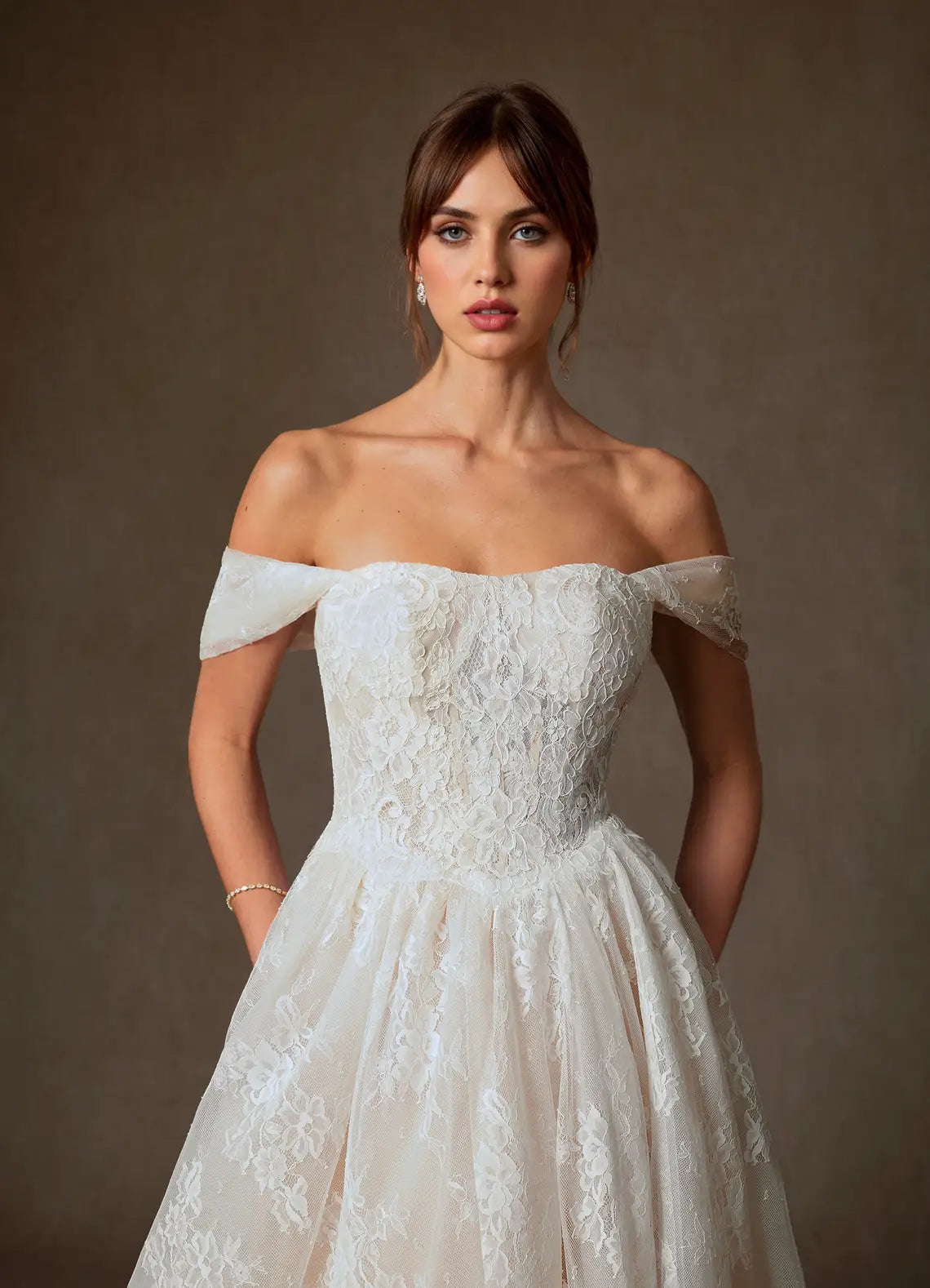 Vintage Classic Convertible Strapless Lace Ball Gown Wedding Dress with Off-the-Shoulder Option